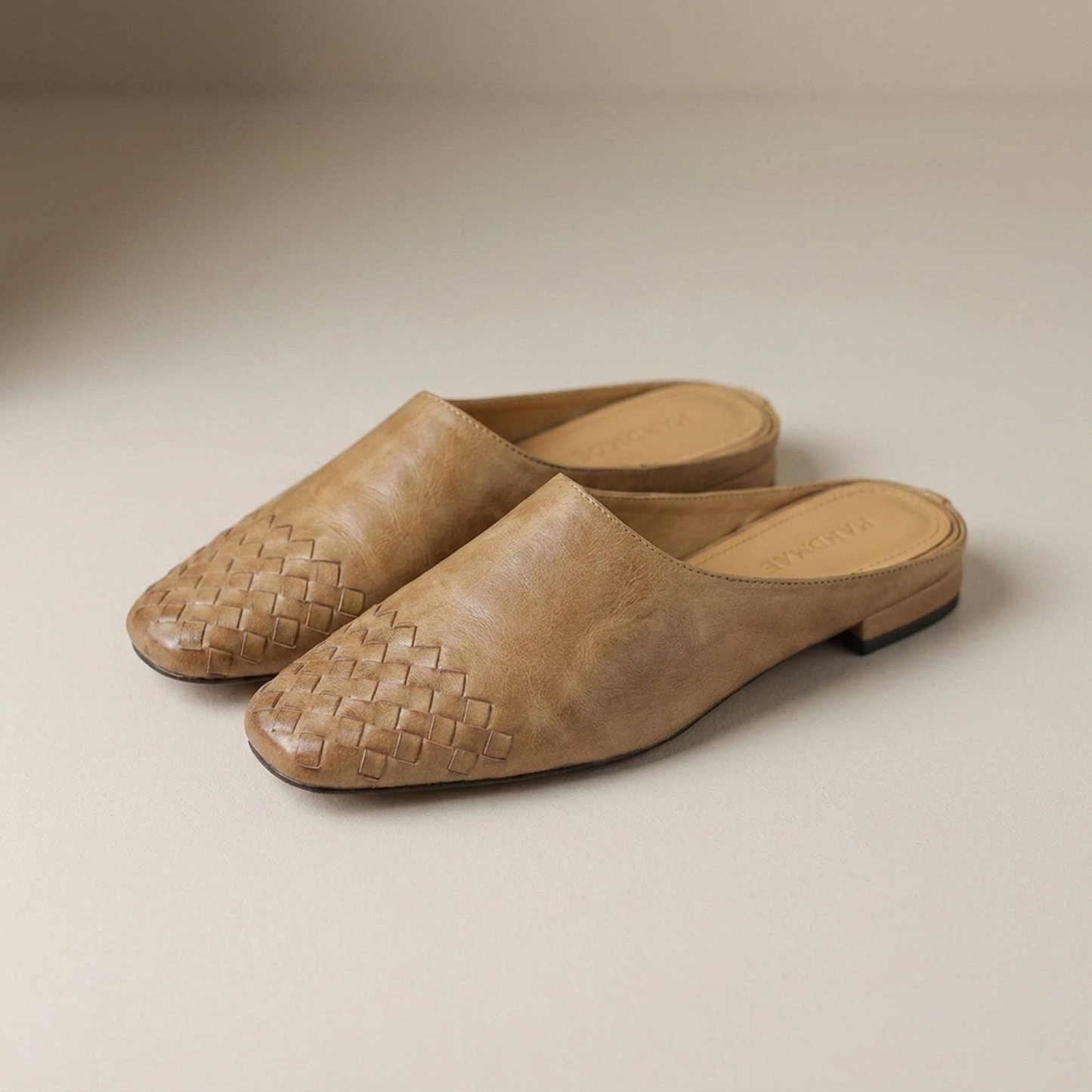 PLUXSTYLE::numise::woven-square-toe-mules::closeup-detail