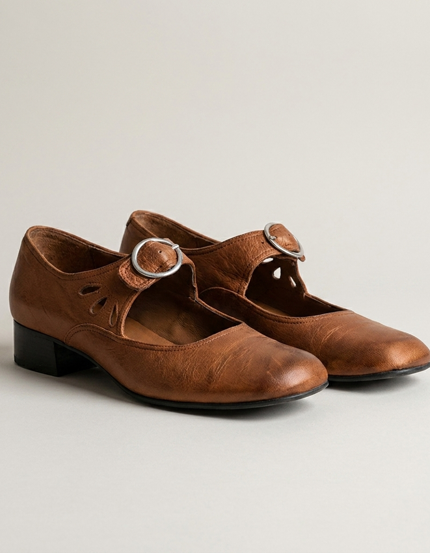 PLUXSTYLE::numise::amelia-buckle-strap-mary-jane-shoes::pack-brown