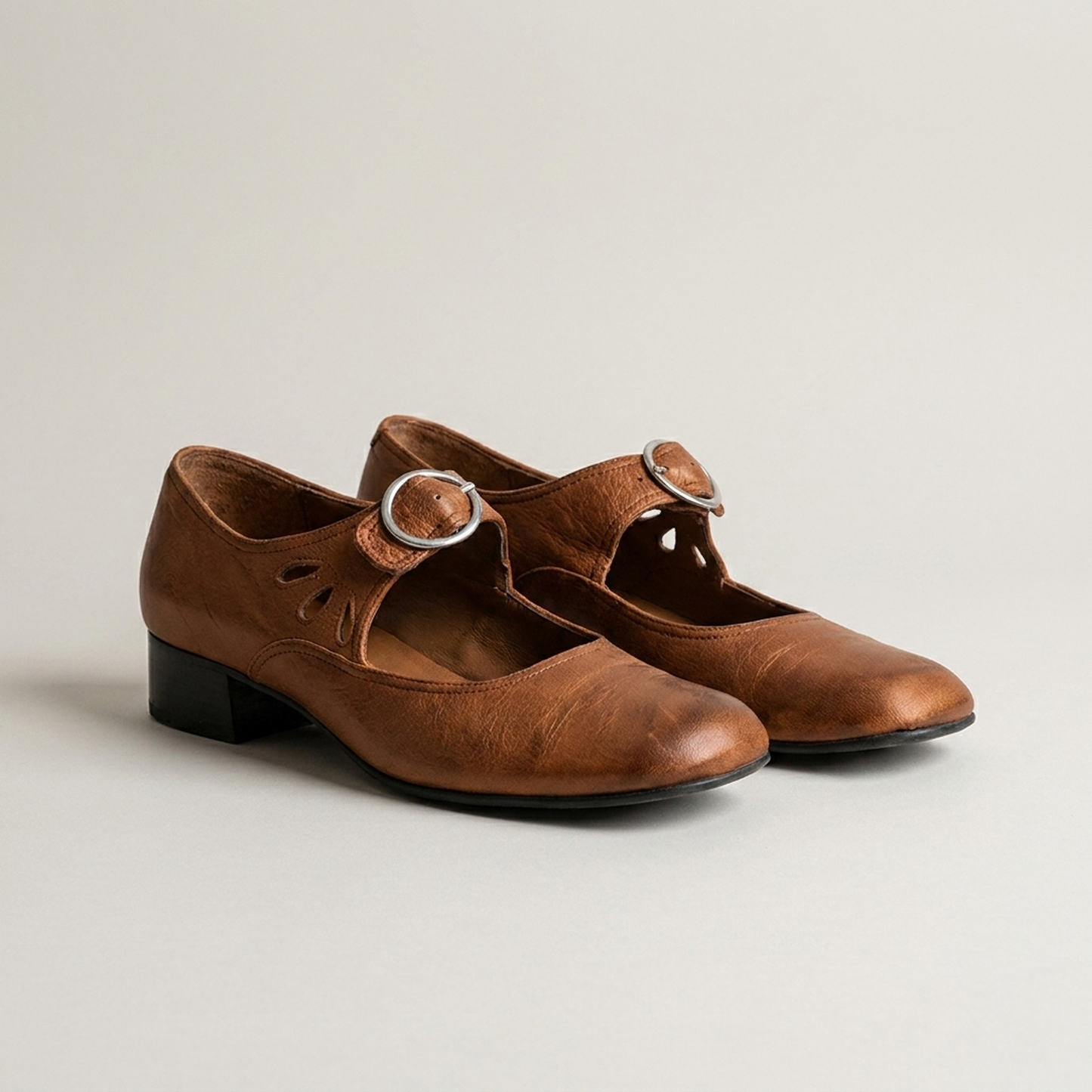 PLUXSTYLE::numise::amelia-buckle-strap-mary-jane-shoes::pack-brown