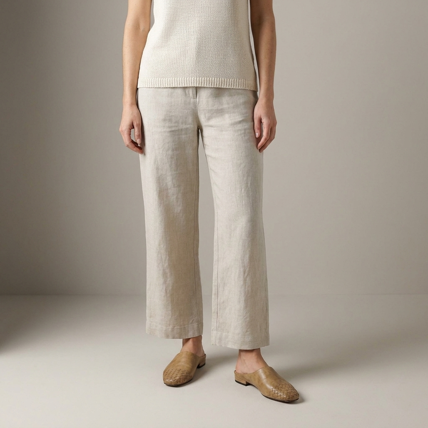 PLUXSTYLE::numise::clara-timeless-mule-footwear::zoom-out