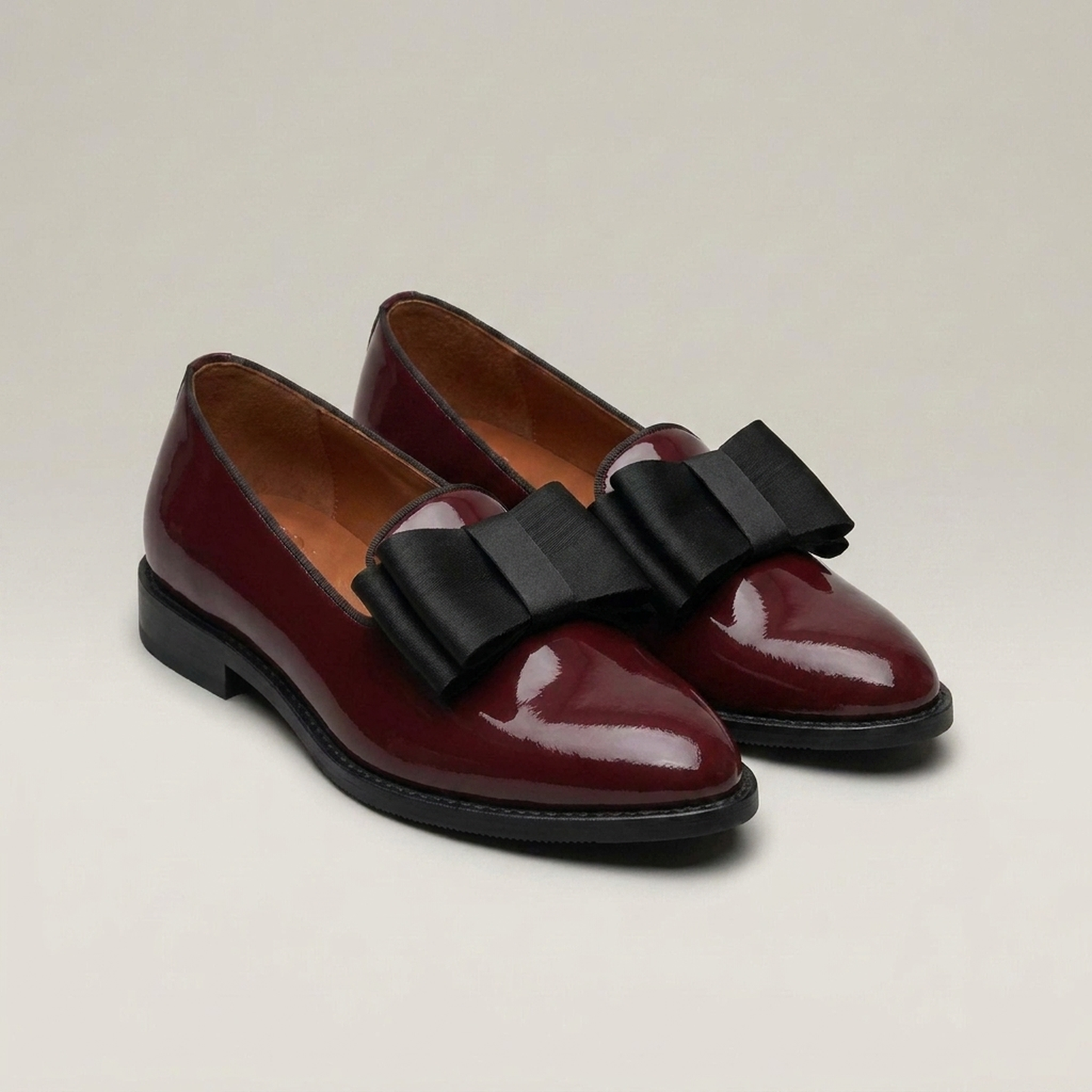 PLUXSTYLE::numise::womens-flexible-sole-loafers::closeup-detail