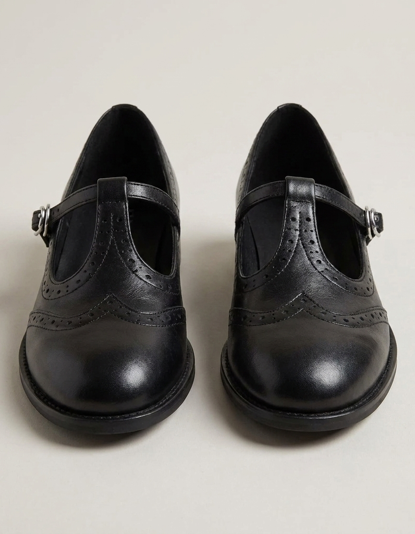 PLUXSTYLE::numise::open-brogue-mary-jane-shoes::pack-black