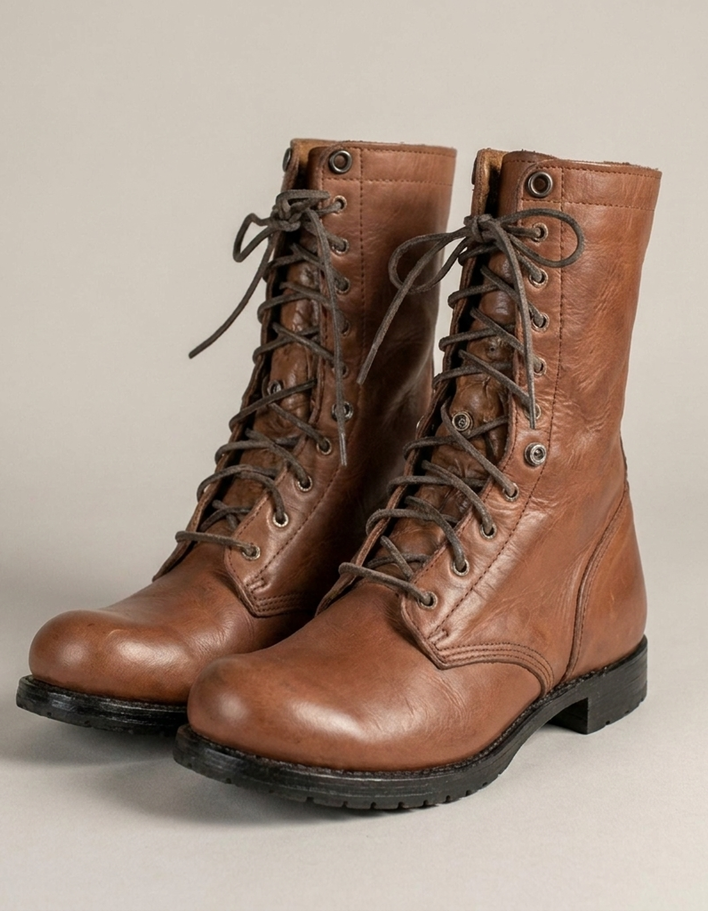 PLUXSTYLE::numise::womens-vintage-lace-up-combat-boots::closeup-detail