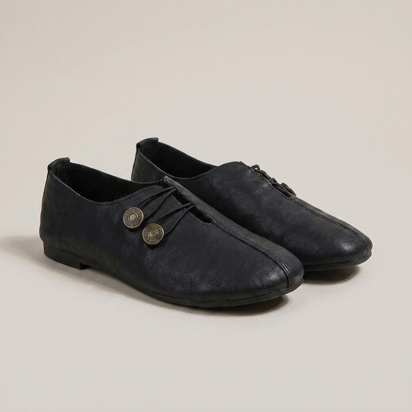 PLUXSTYLE::numise::jaimy-easy-fit-loafers::closeup-detail