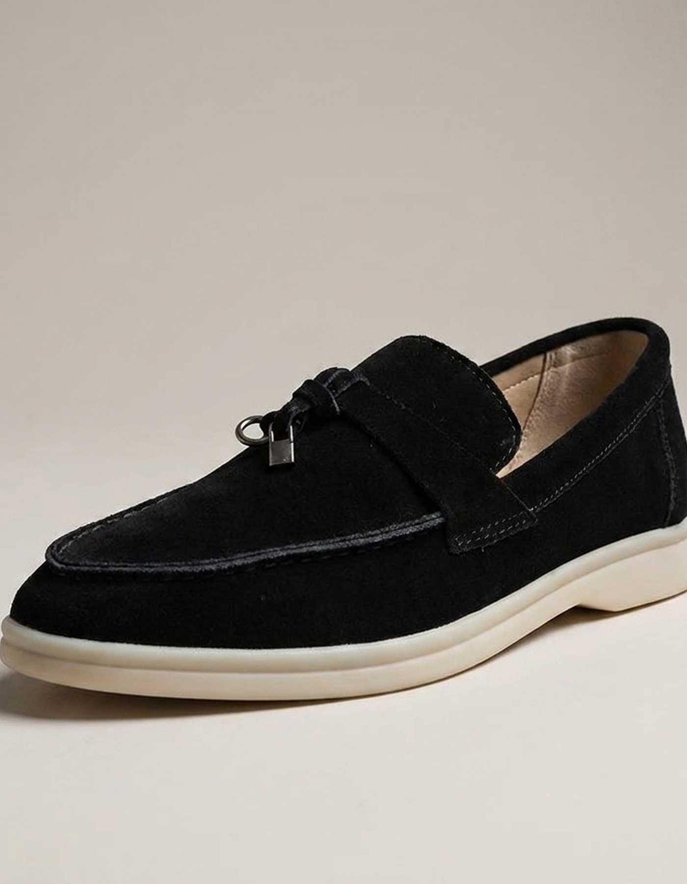 PLUXSTYLE::numise::pointed-toe-everyday-loafers::closeup-hero