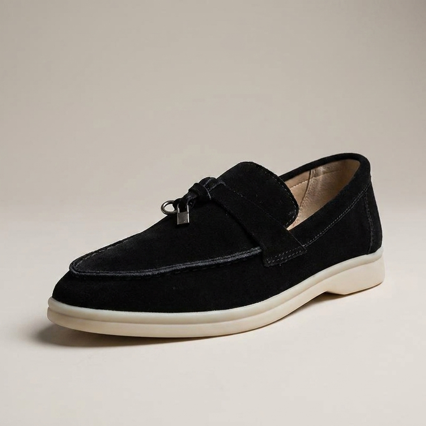 PLUXSTYLE::numise::pointed-toe-everyday-loafers::closeup-hero