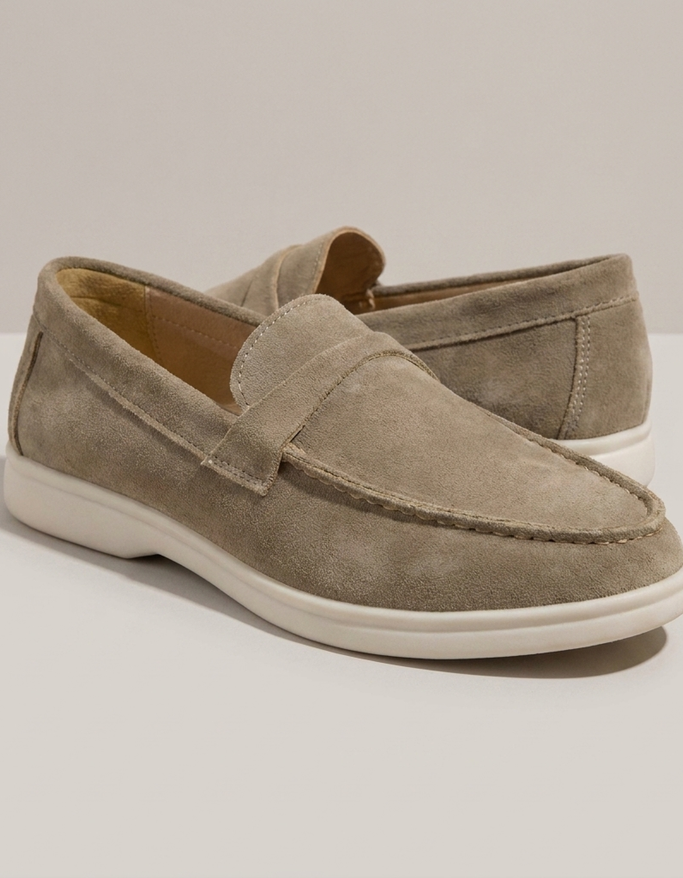 PLUXSTYLE::numise::ailin-everyday-loafers::closeup-hero