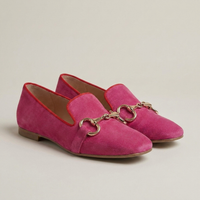 PLUXSTYLE::numise::ava-deep-pink-chain-loafers::closeup-detail
