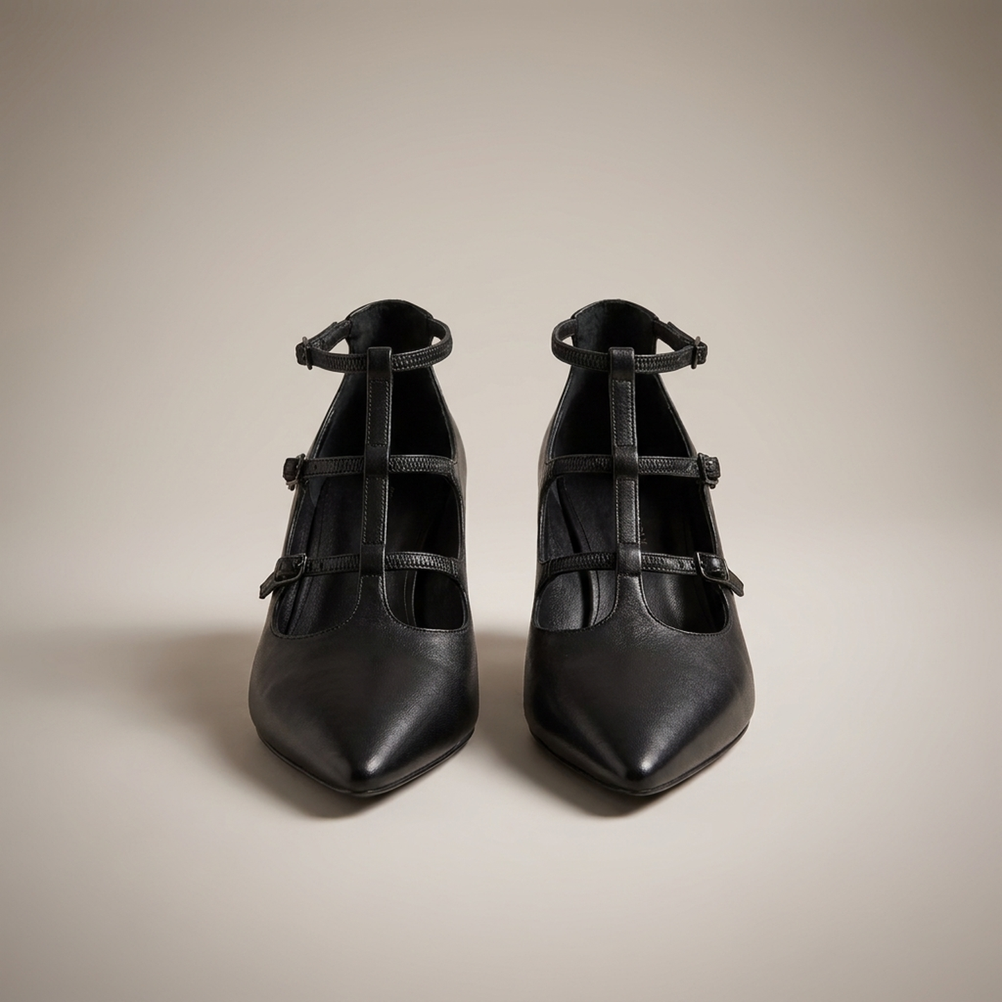 PLUXSTYLE::numise::pointed-t-bar-mid-heel-footwear::pack-black