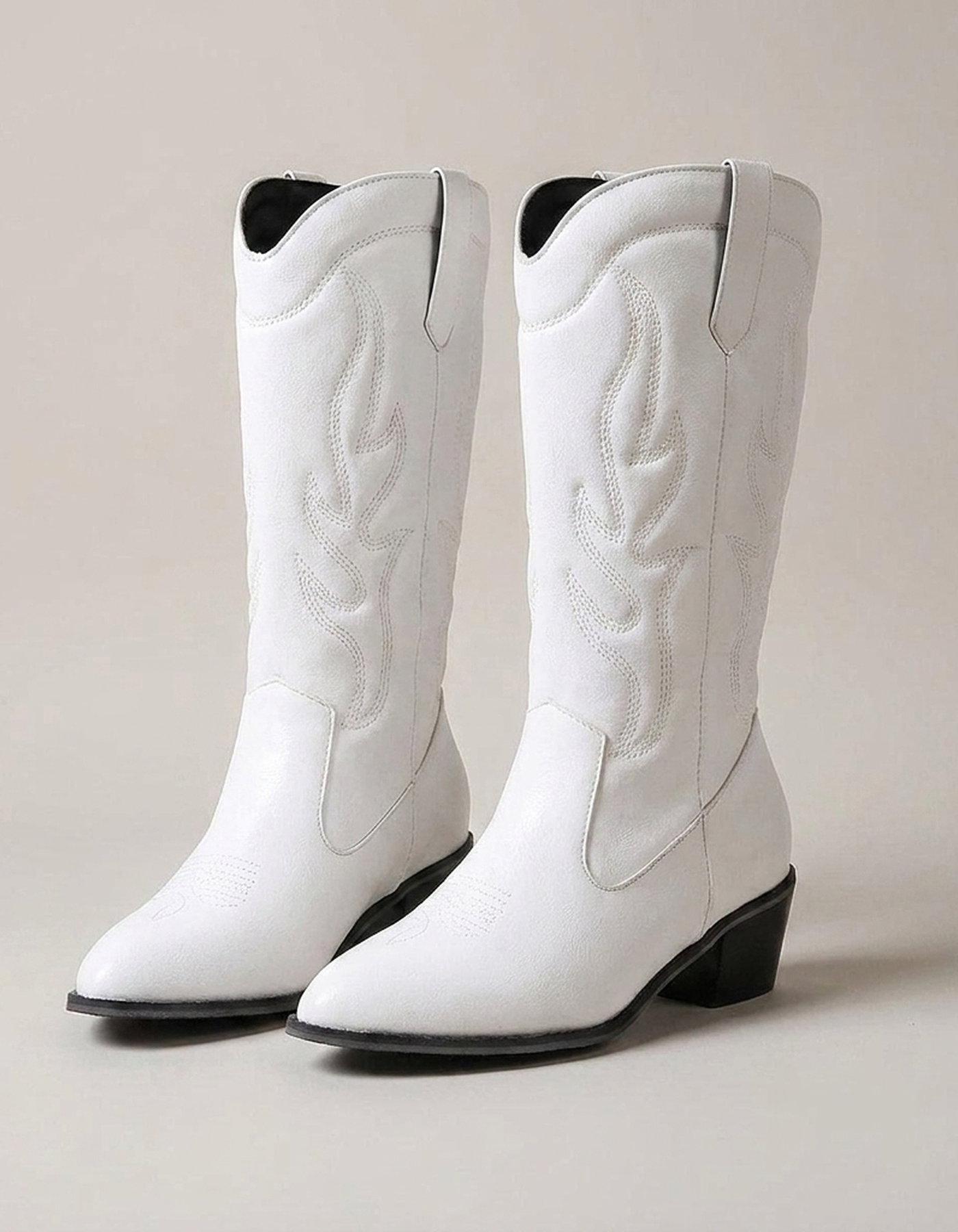 PLUXSTYLE::numise::womens-block-heel-cowboy-boots::closeup-detail