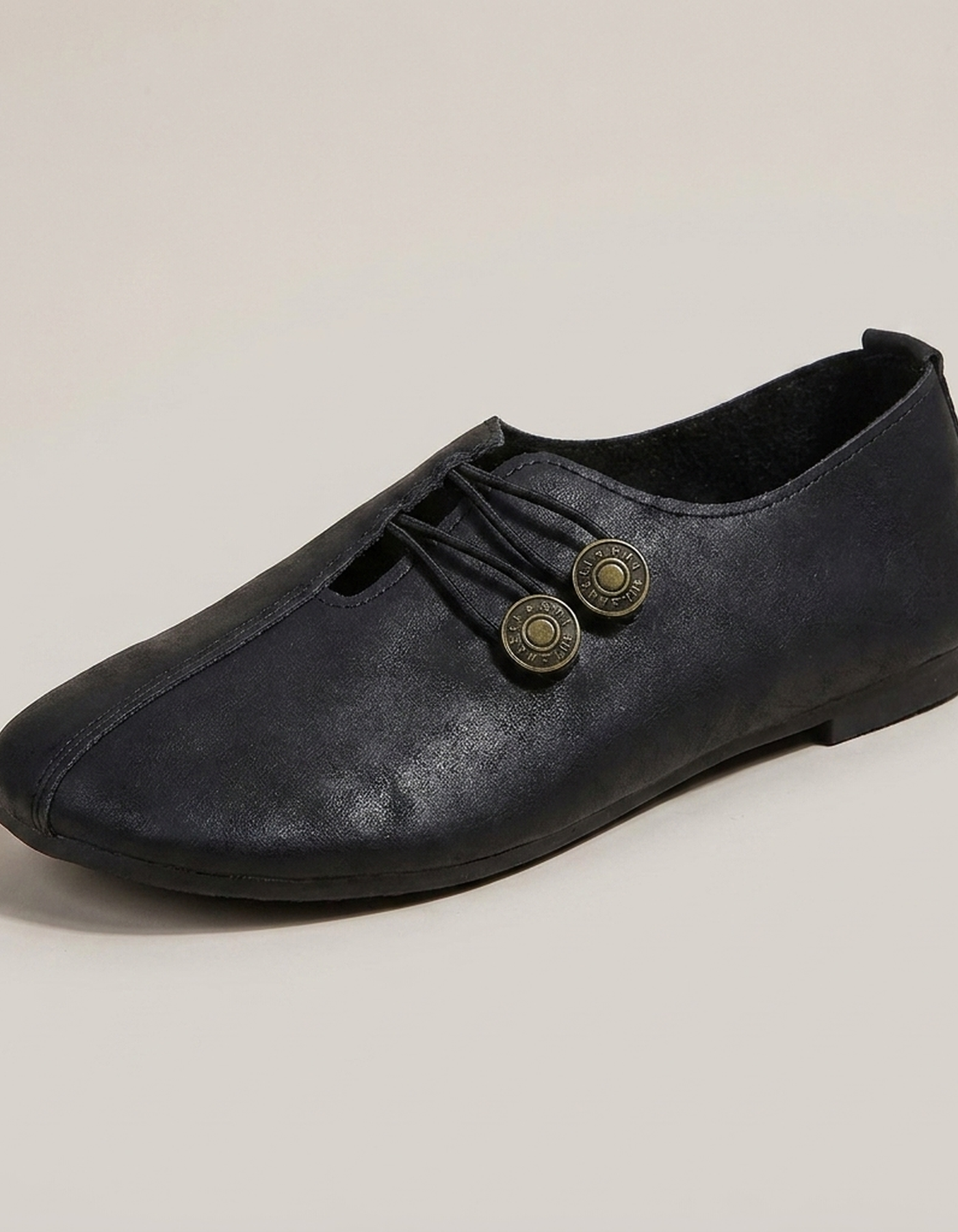 PLUXSTYLE::numise::jaimy-easy-fit-loafers::closeup-hero