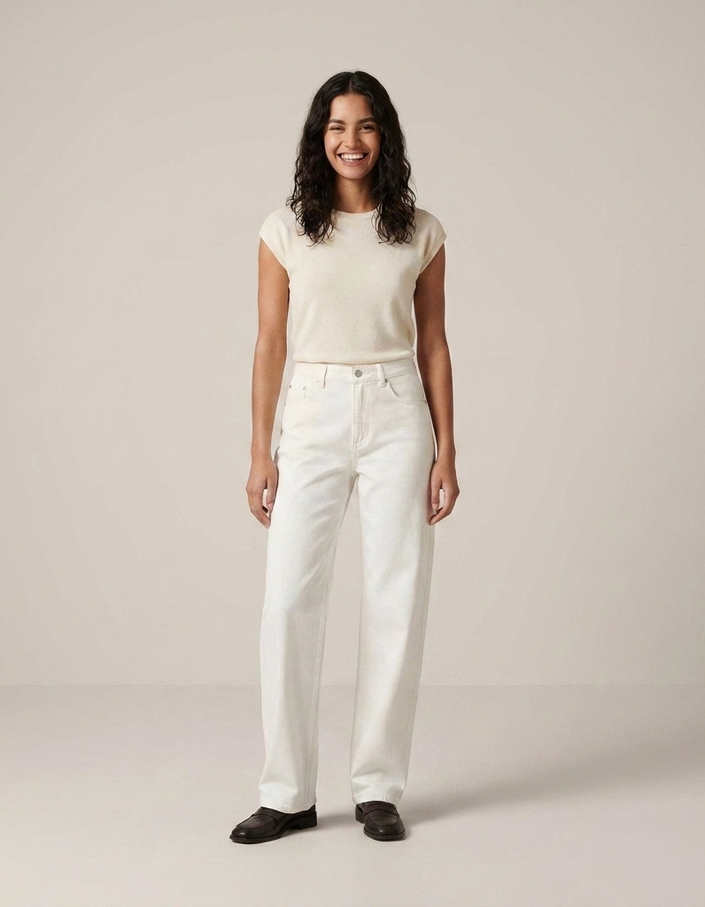 PLUXSTYLE::numise::alma-white-barrel-leg-jeans::front