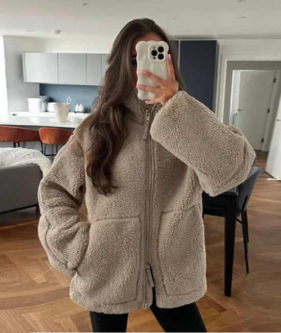 PLUXSTYLE::numise::womens-relaxed-zip-up-parka::lifestyle-keep-1