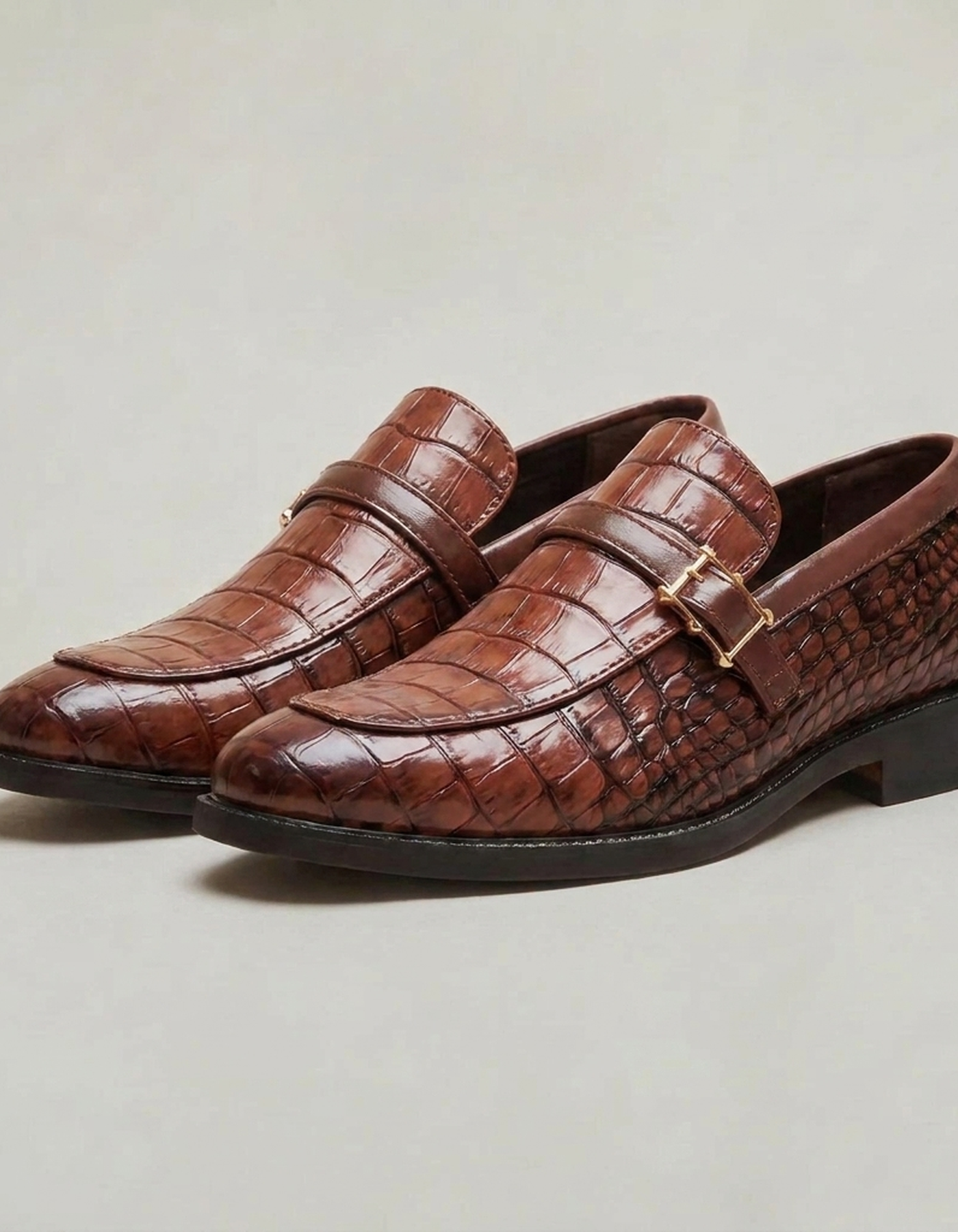 PLUXSTYLE::numise::mens-buckle-comfort-loafers::closeup-detail