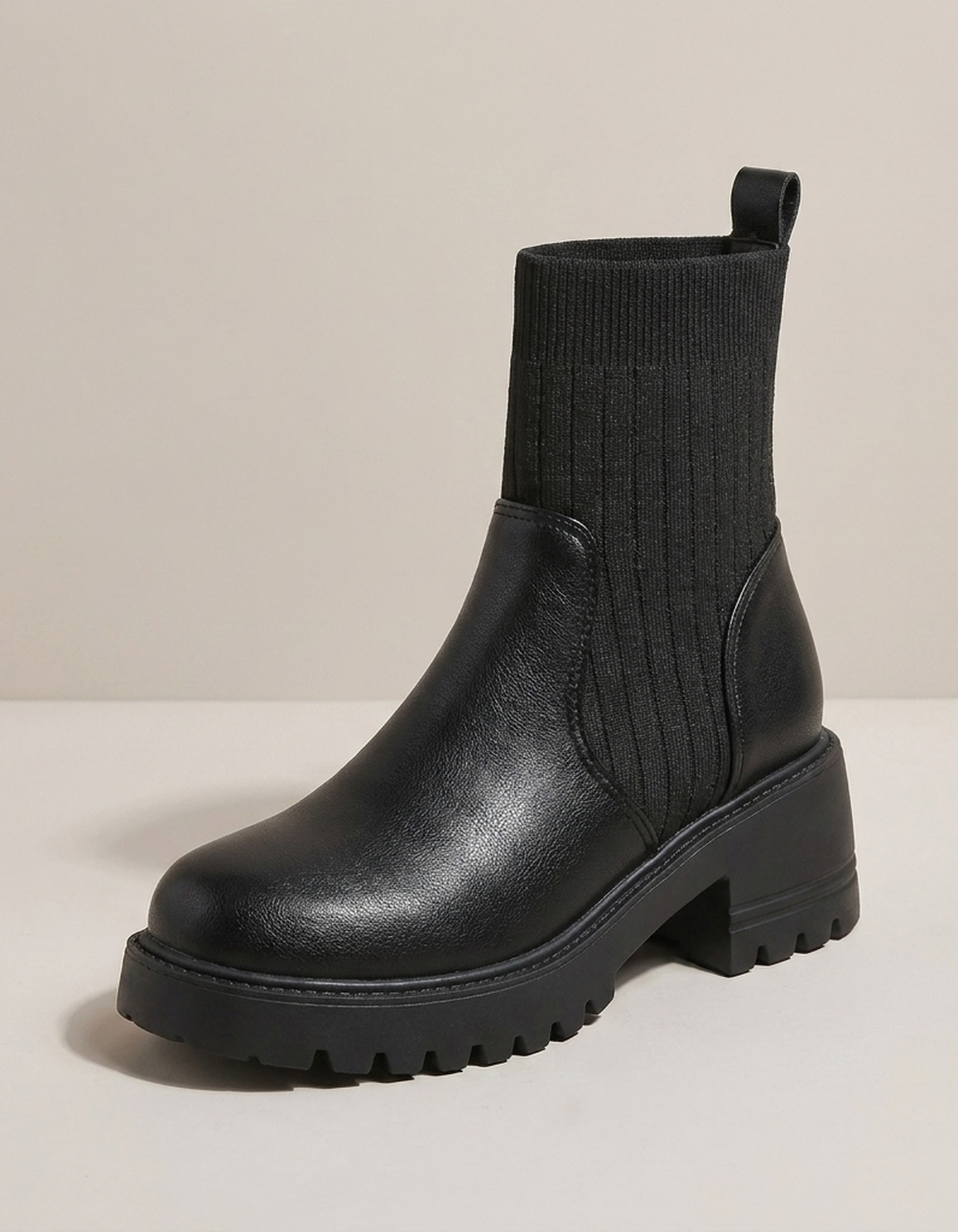 PLUXSTYLE::numise::elevated-platform-chelsea-boots::closeup-hero