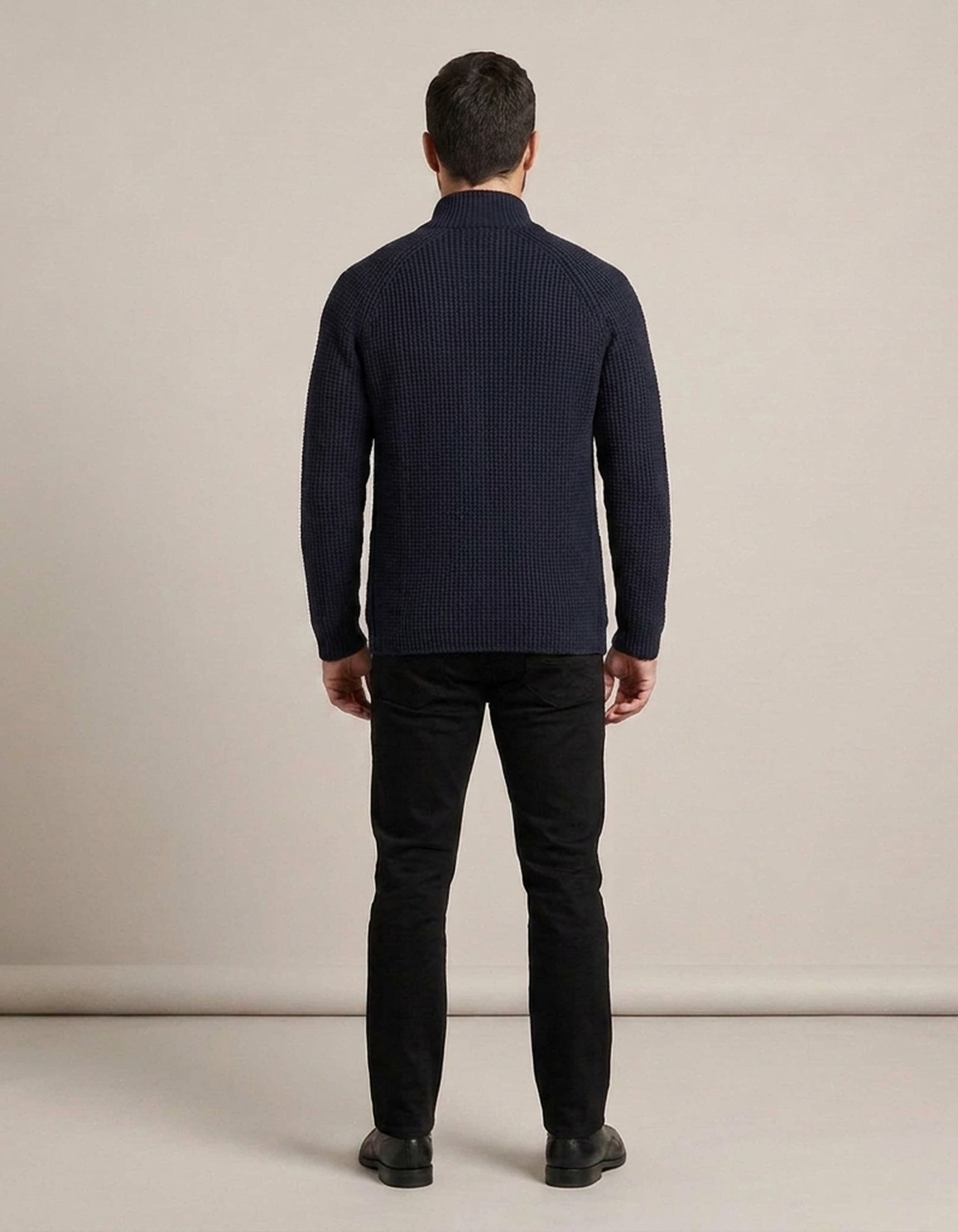 PLUXSTYLE::numise::stand-collar-button-cardigan::back