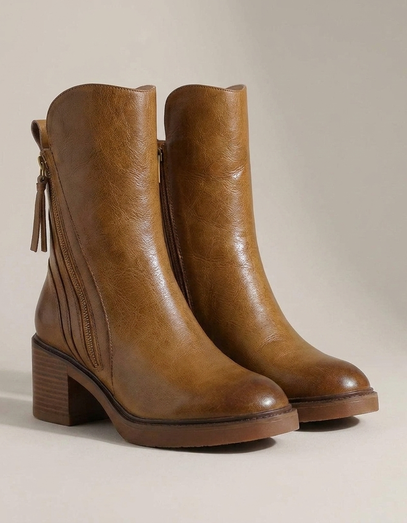 PLUXSTYLE::numise::side-zip-block-heel-ankle-boots::closeup-detail