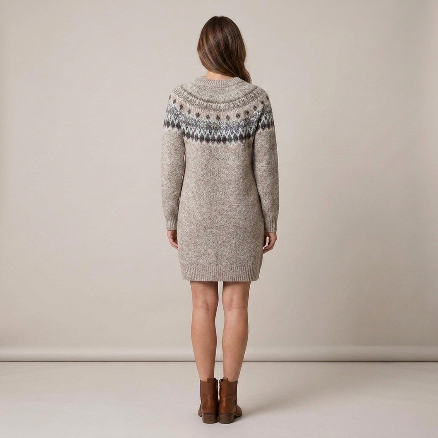 PLUXSTYLE::numise::fair-isle-relaxed-sweater::back