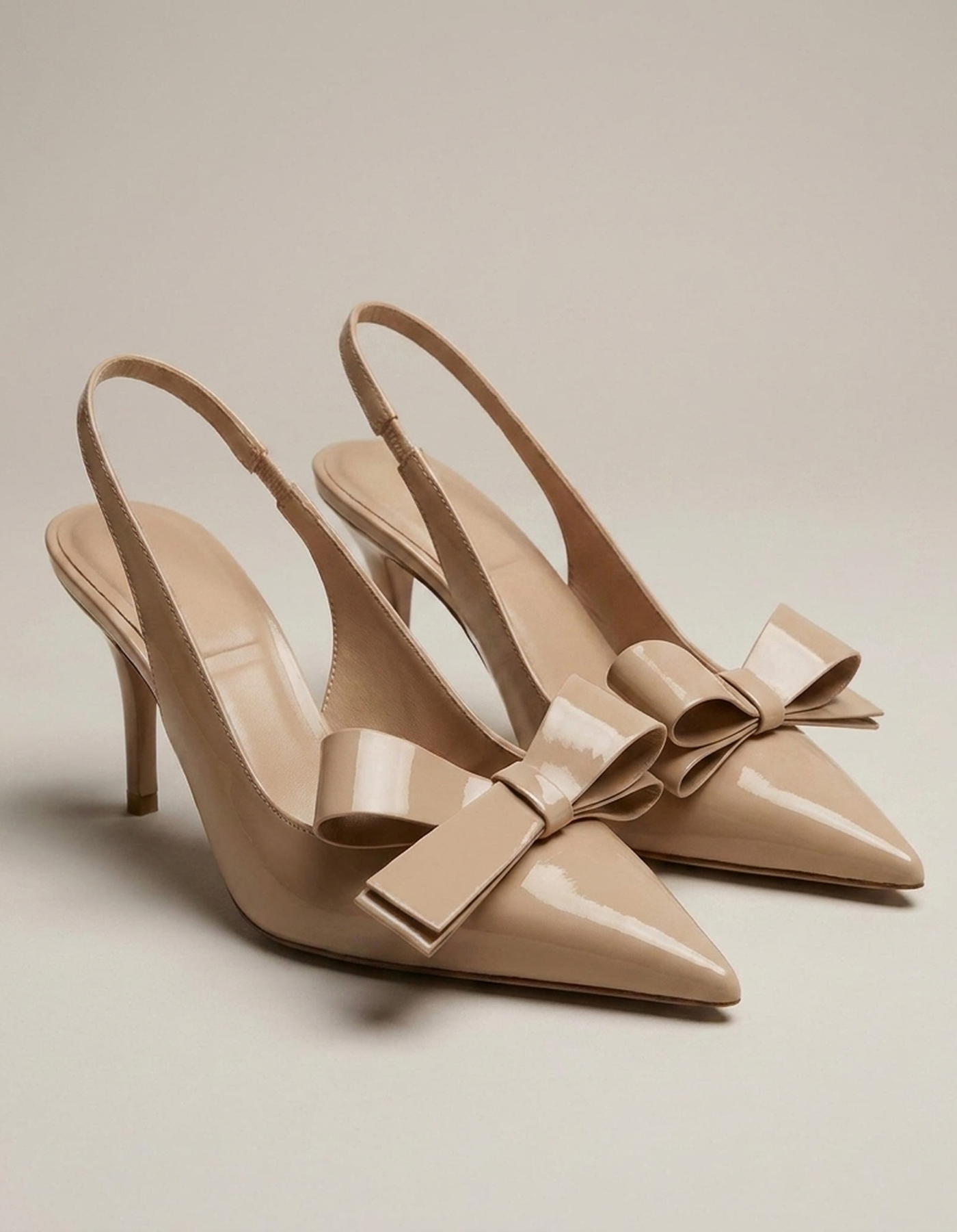 PLUXSTYLE::numise::pointed-toe-bow-slingback-table::closeup-detail