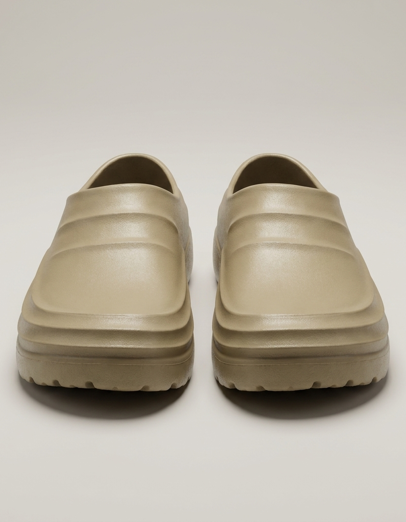 PLUXSTYLE::numise::slip-resistant-comfort-clogs::pack-beige
