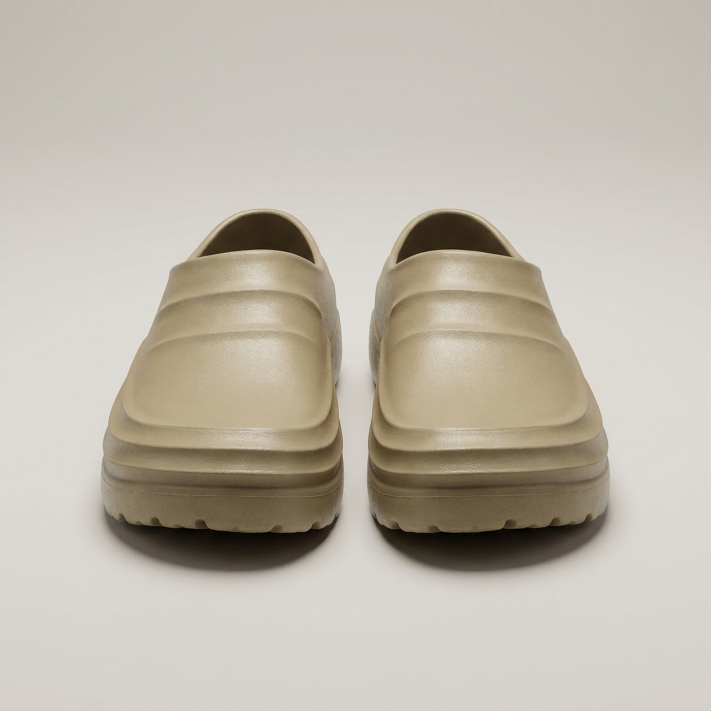 PLUXSTYLE::numise::slip-resistant-comfort-clogs::pack-beige