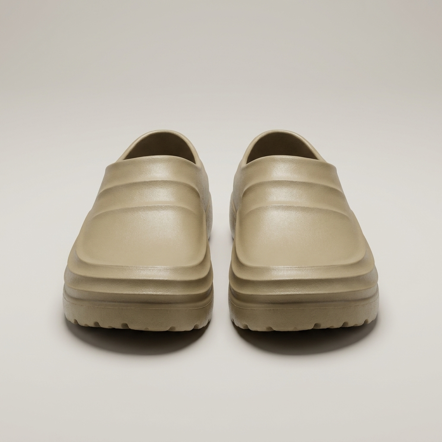 PLUXSTYLE::numise::slip-resistant-comfort-clogs::pack-beige