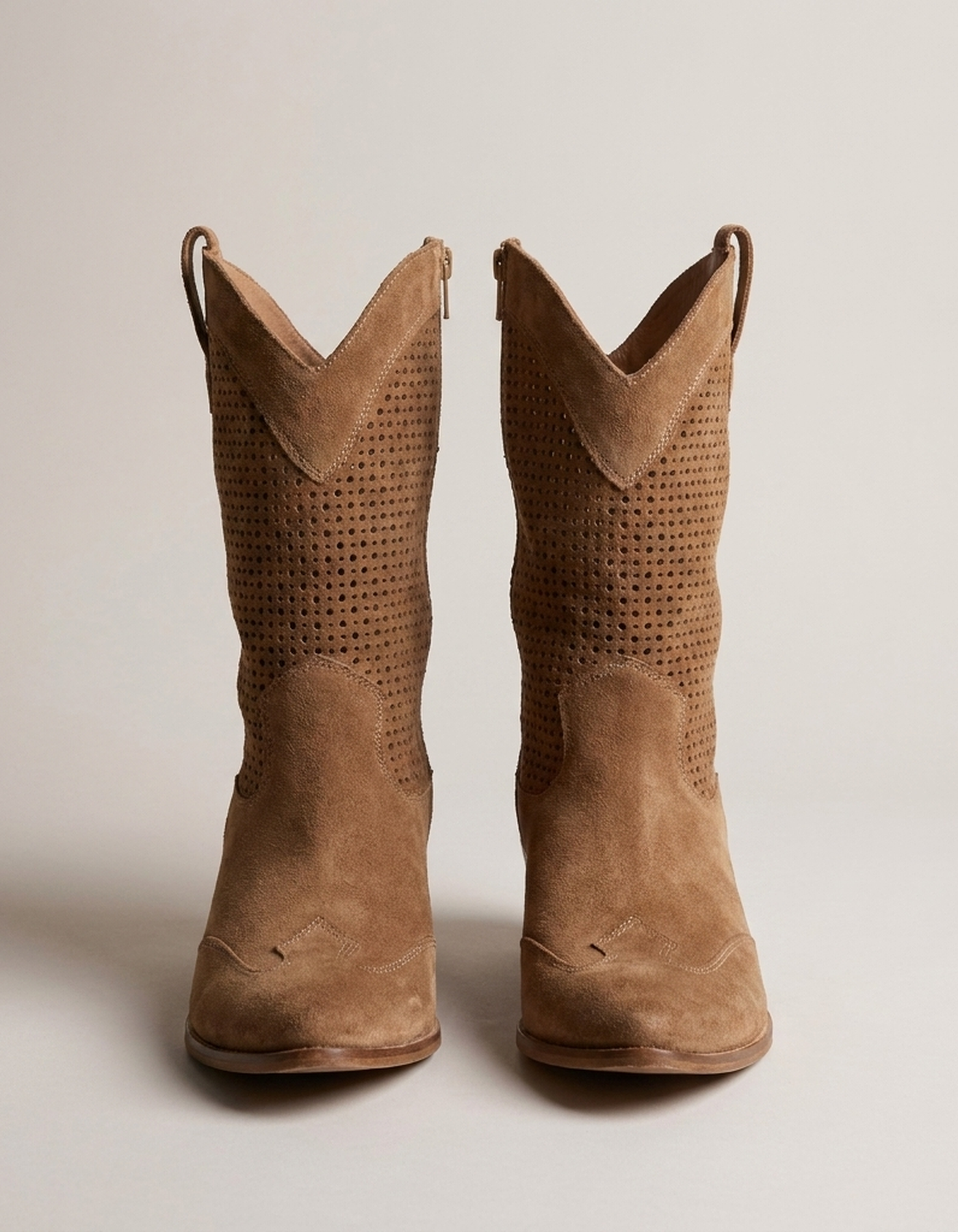 PLUXSTYLE::numise::amelia-perforated-cowboy-boots::pack-brown