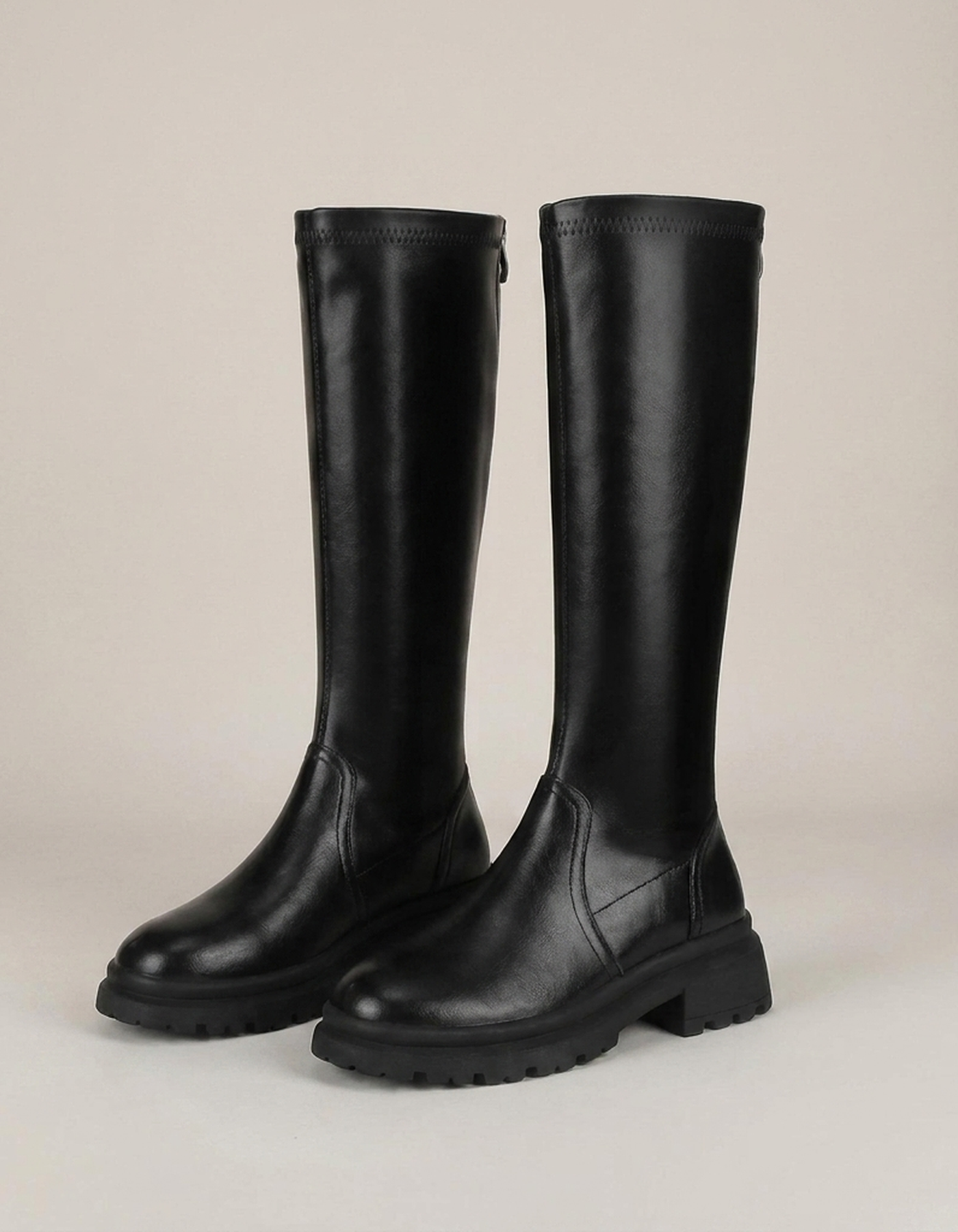 PLUXSTYLE::numise::chunky-knee-high-boots::closeup-detail