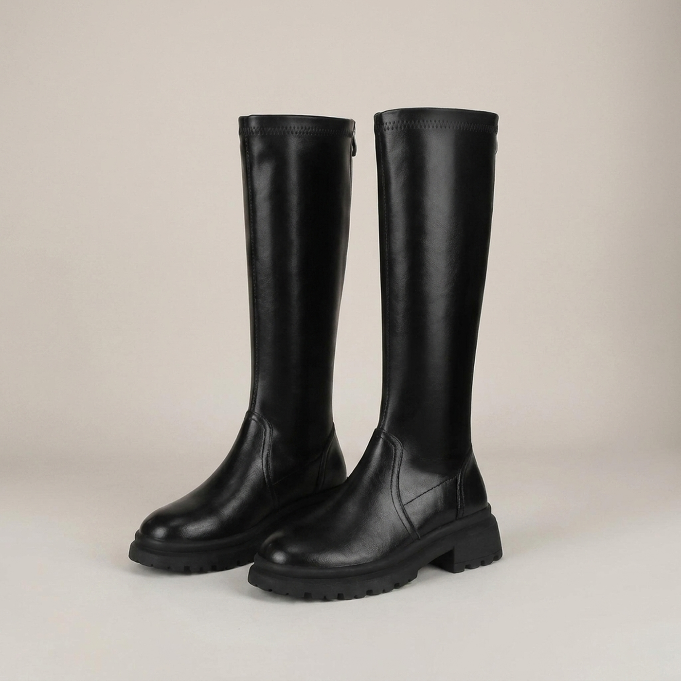 PLUXSTYLE::numise::chunky-knee-high-boots::closeup-detail