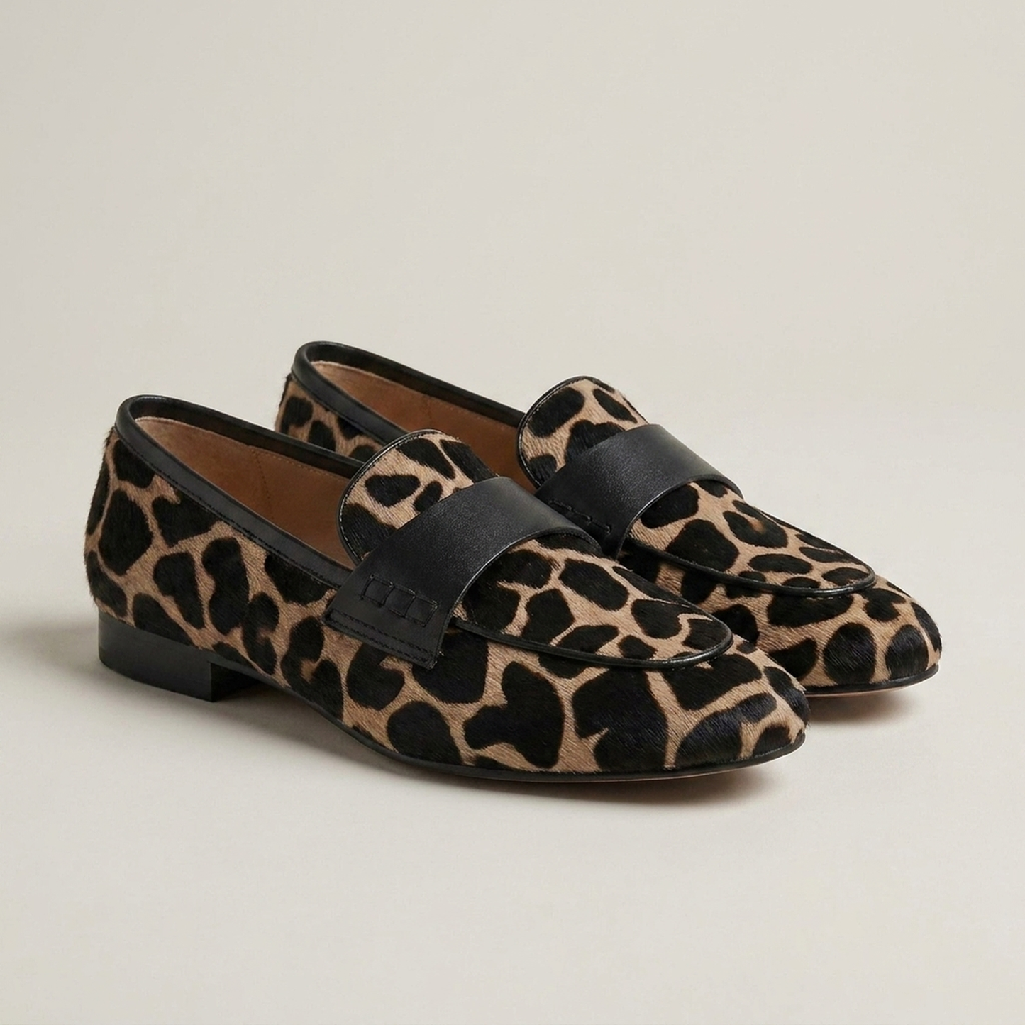PLUXSTYLE::numise::cushioned-animal-print-loafers::closeup-detail