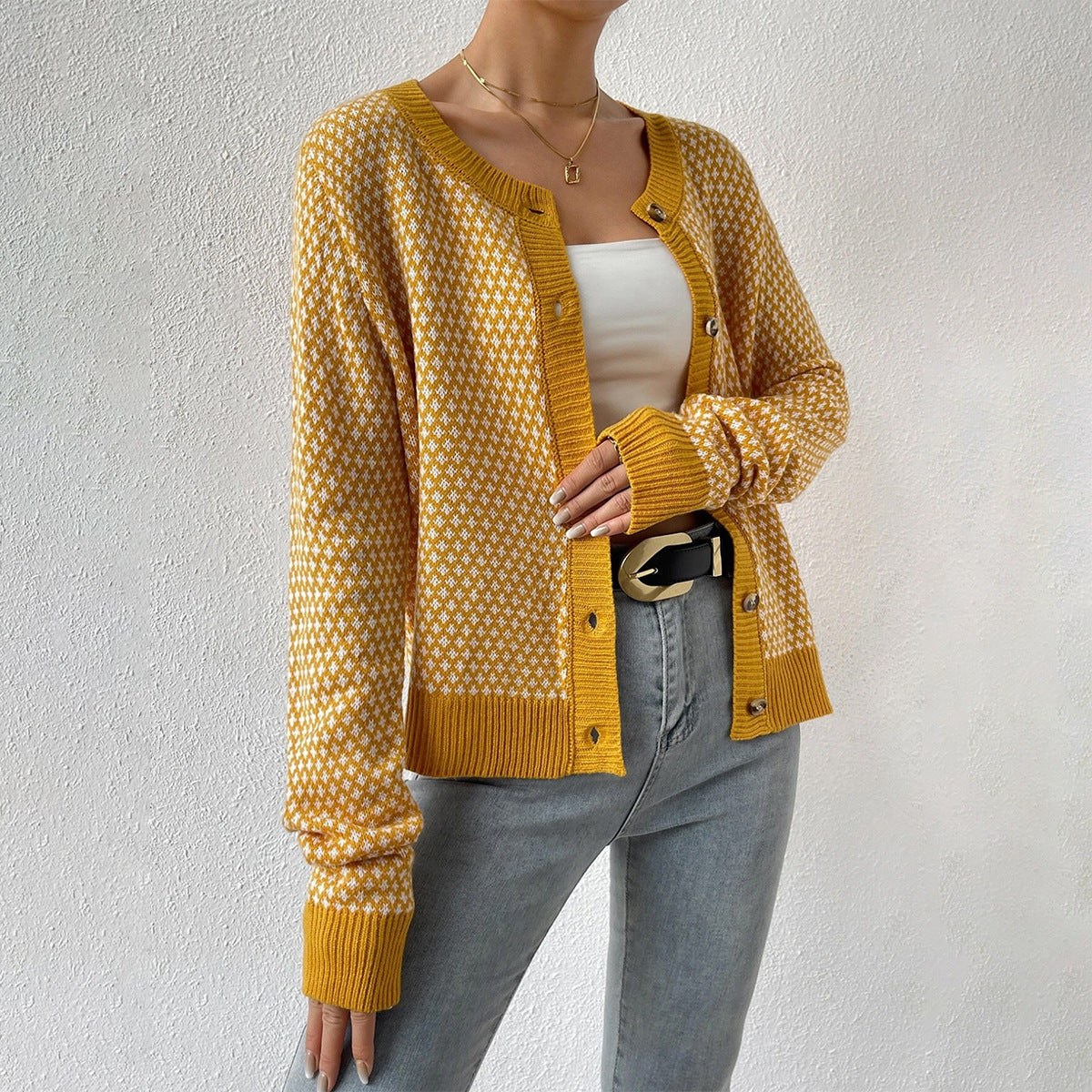 PLUXSTYLE::numise::amanda-button-front-cardigan::lifestyle-keep-2