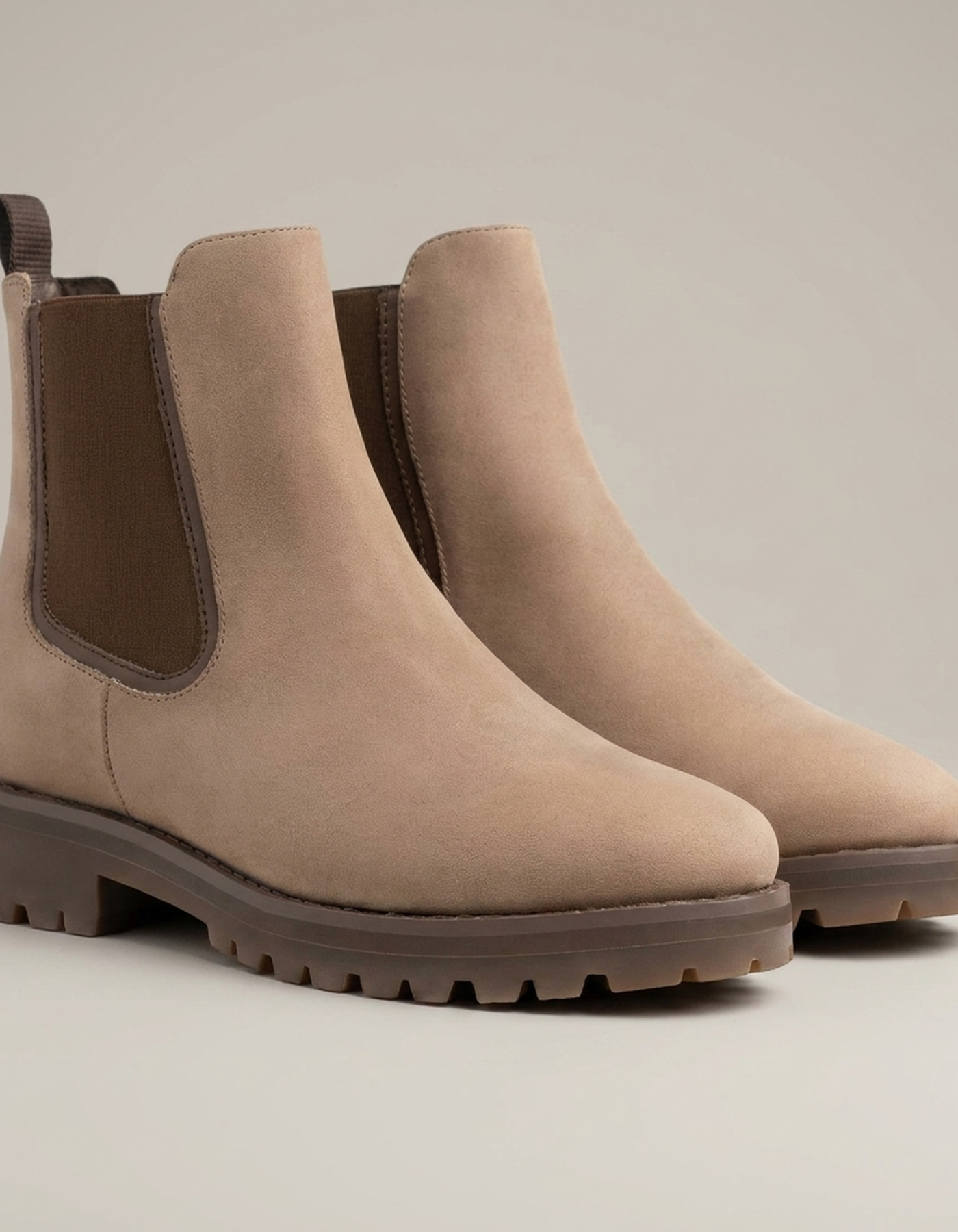 PLUXSTYLE::numise::beatrix-lug-sole-chelsea-boots::pack-beige