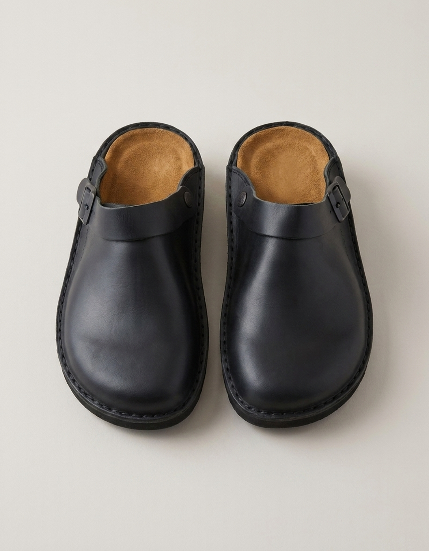 PLUXSTYLE::numise::unisex-easy-on-comfort-clogs::pack-black