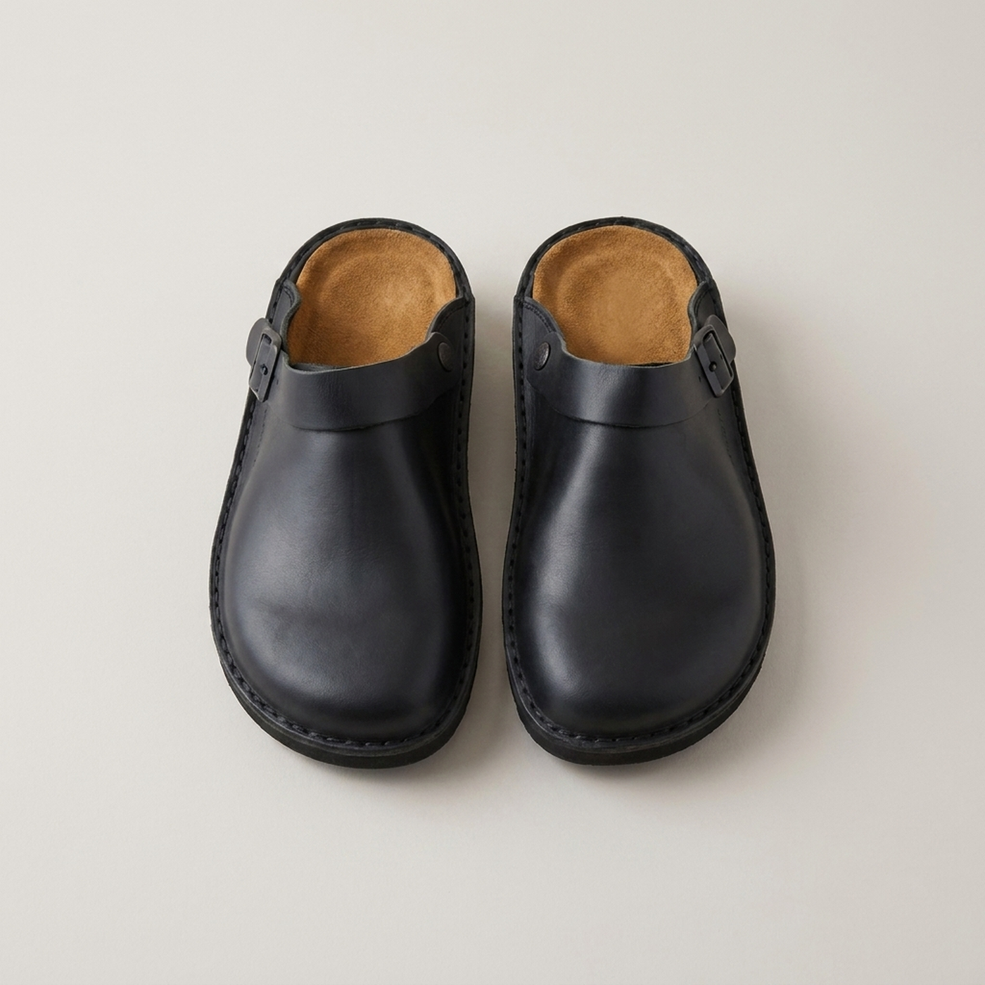 PLUXSTYLE::numise::unisex-easy-on-comfort-clogs::pack-black