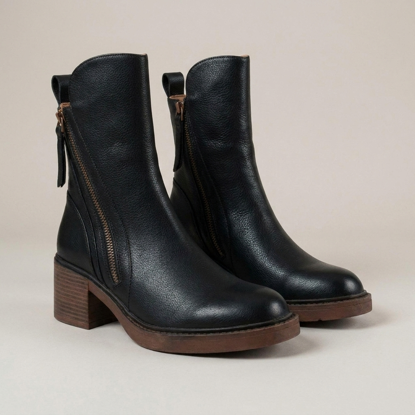 PLUXSTYLE::numise::refined-everyday-ankle-boots::closeup-detail