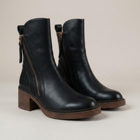 PLUXSTYLE::numise::refined-everyday-ankle-boots::closeup-detail