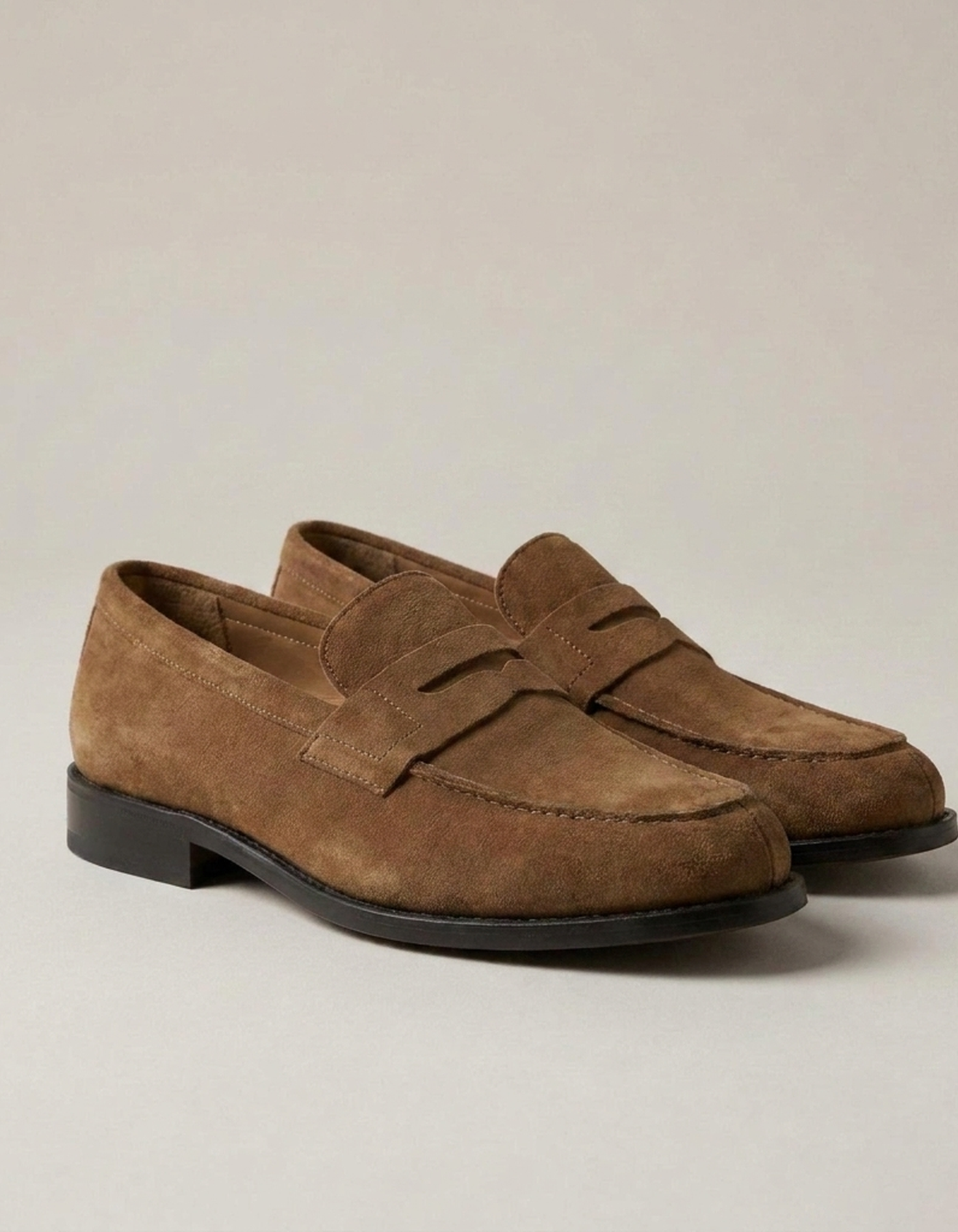 PLUXSTYLE::numise::classic-penny-loafers::closeup-detail
