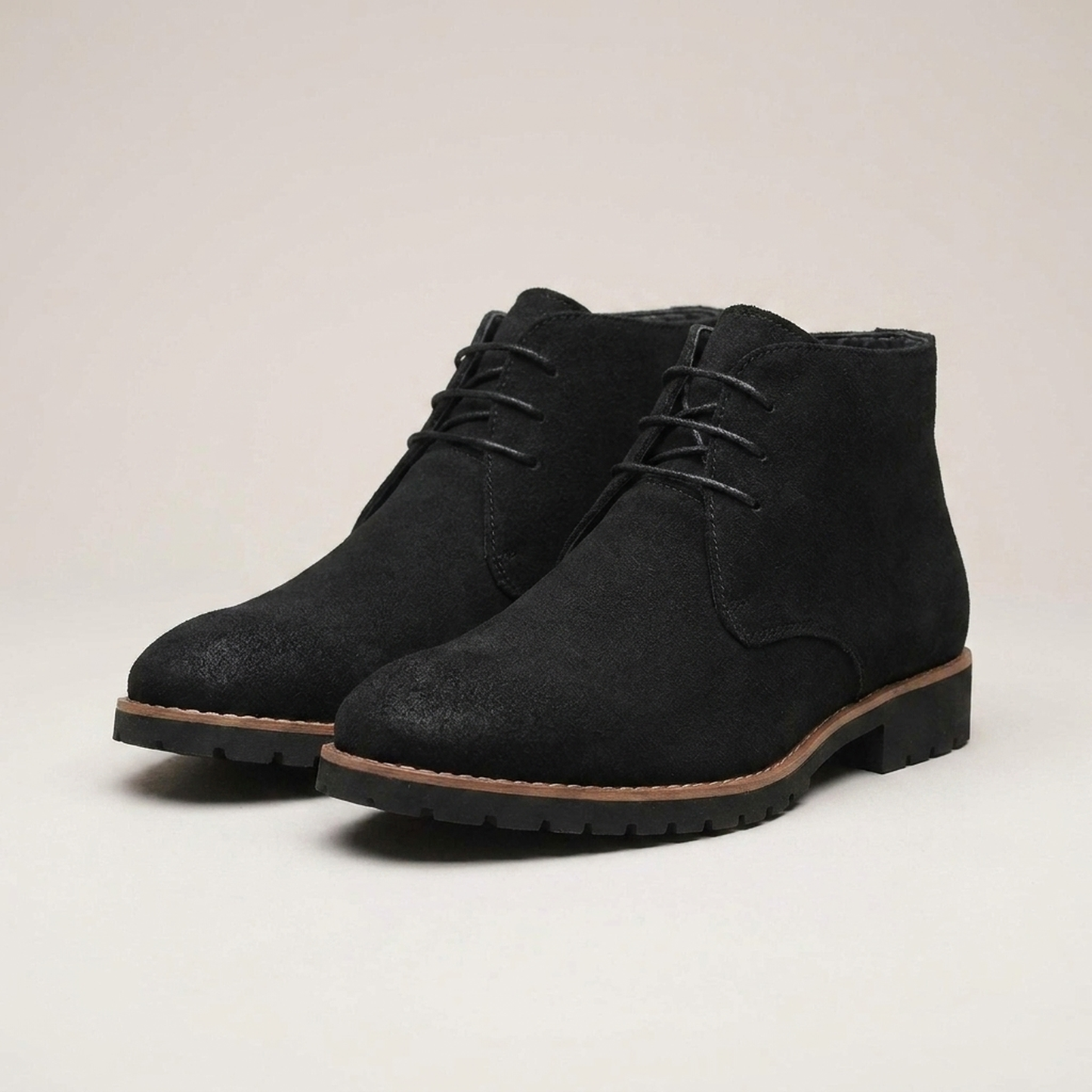 PLUXSTYLE::numise::mens-relaxed-ankle-boots::closeup-detail