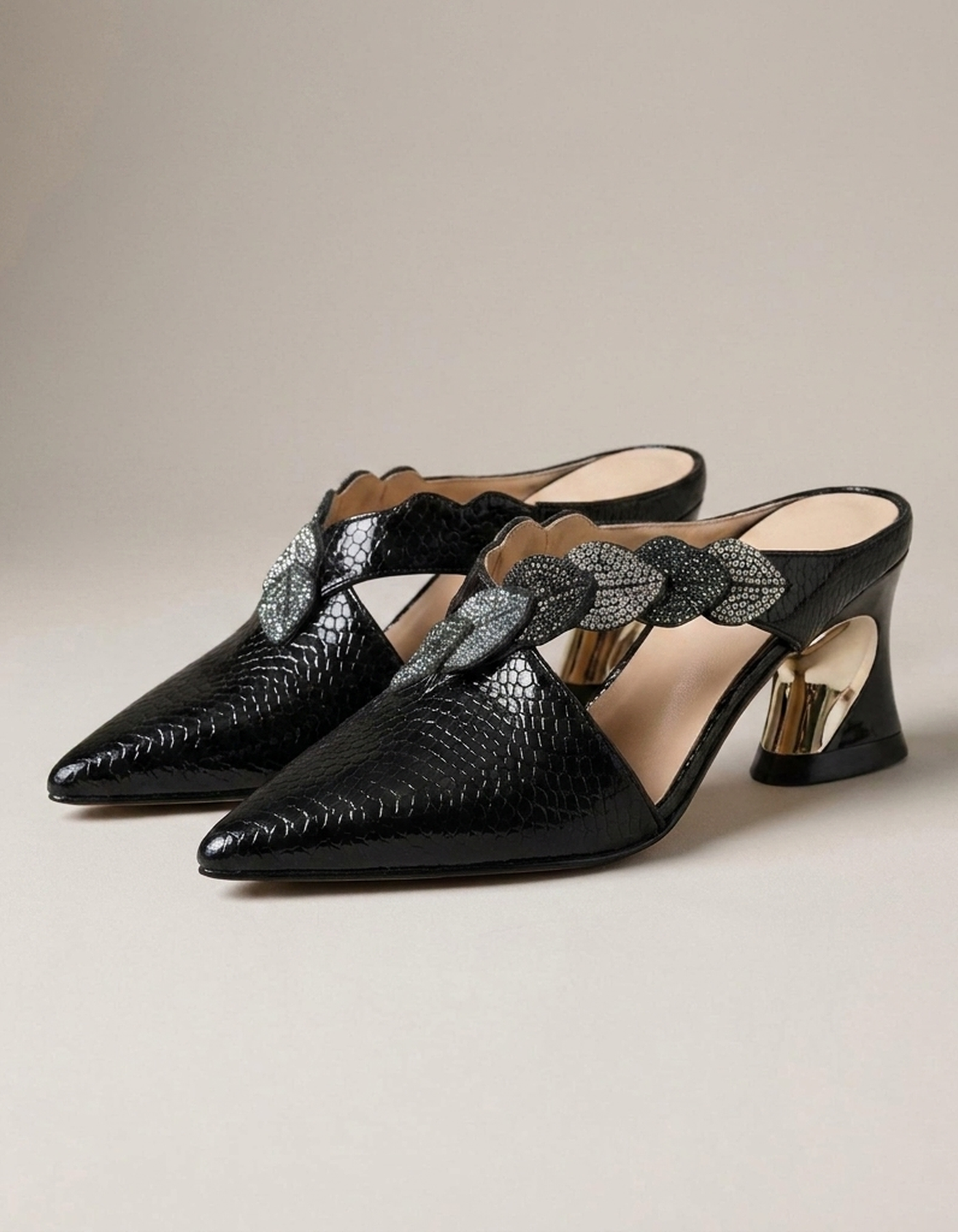 PLUXSTYLE::numise::bianca-sculptural-heel-footwear::closeup-detail