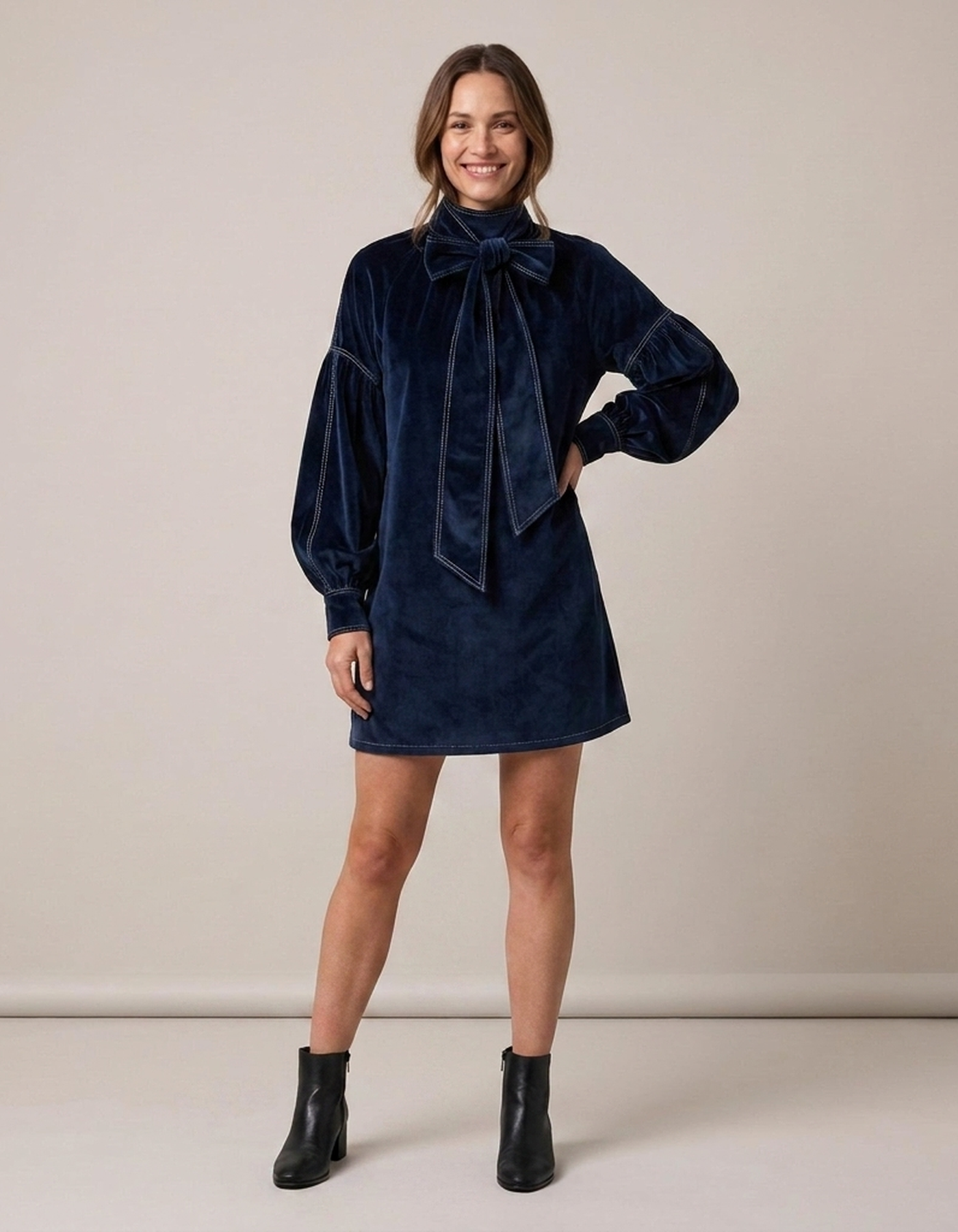 PLUXSTYLE::numise::valentina-bow-mini-dress::front