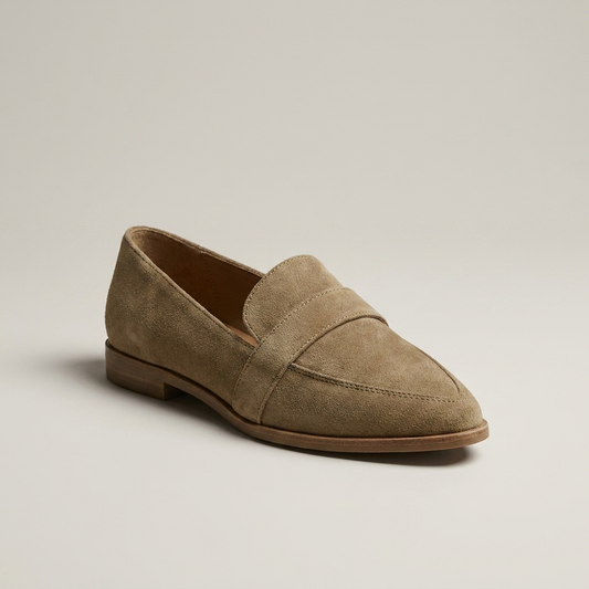 PLUXSTYLE::numise::everyday-comfort-loafers::closeup-hero
