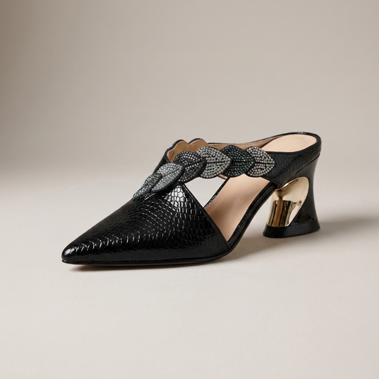 PLUXSTYLE::numise::bianca-sculptural-heel-footwear::closeup-hero
