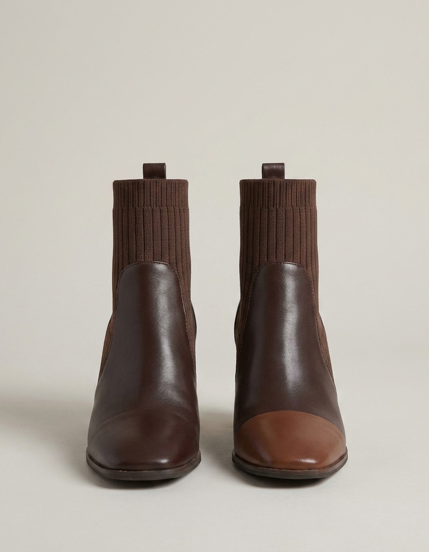 PLUXSTYLE::numise::pointed-toe-chelsea-ankle-boots::pack-brown
