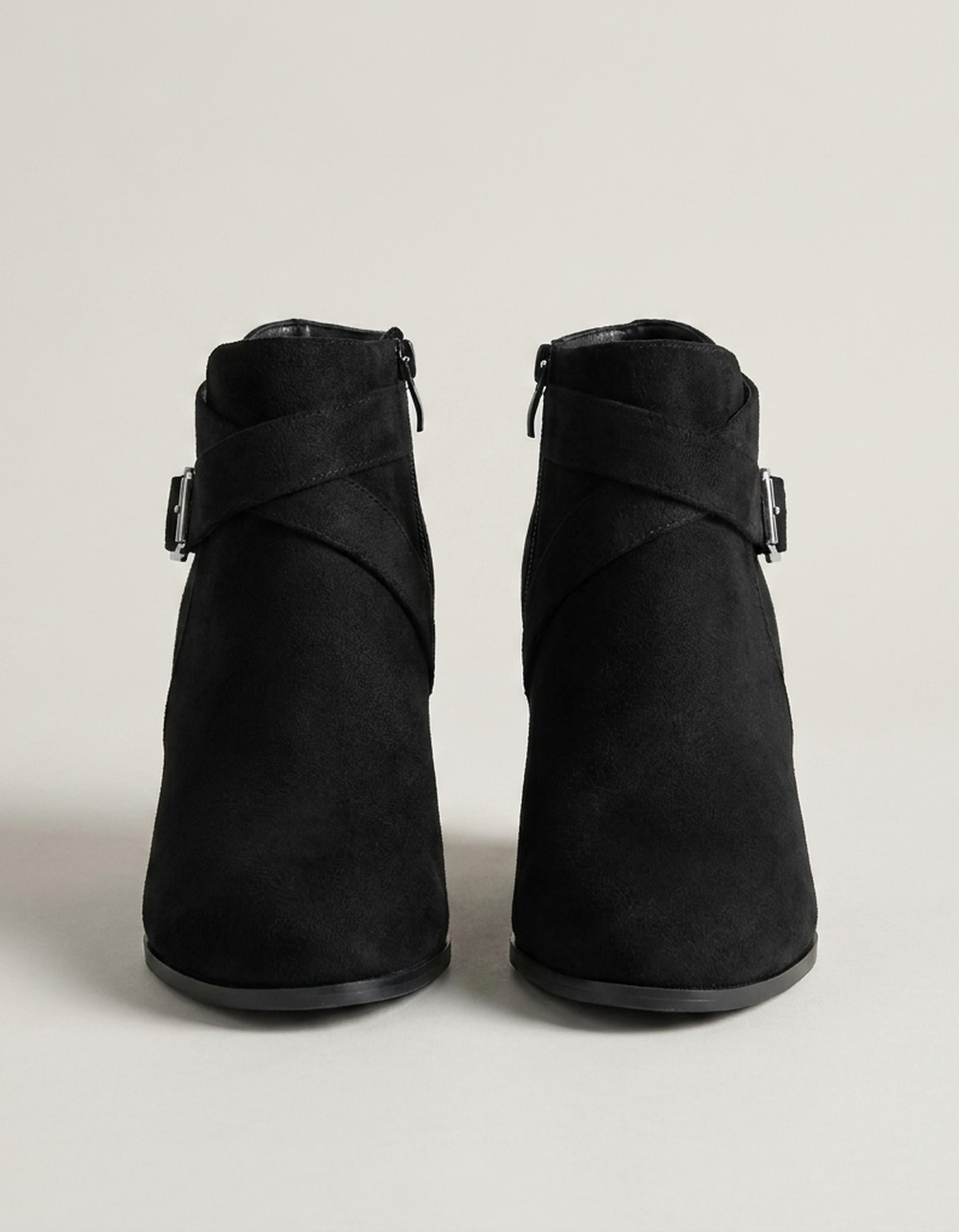 PLUXSTYLE::numise::buckle-detail-block-heel-ankle-boots::pack-black