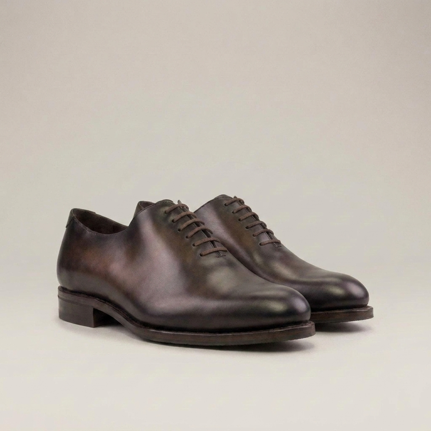 PLUXSTYLE::numise::rich-tone-oxford-shoes::closeup-detail