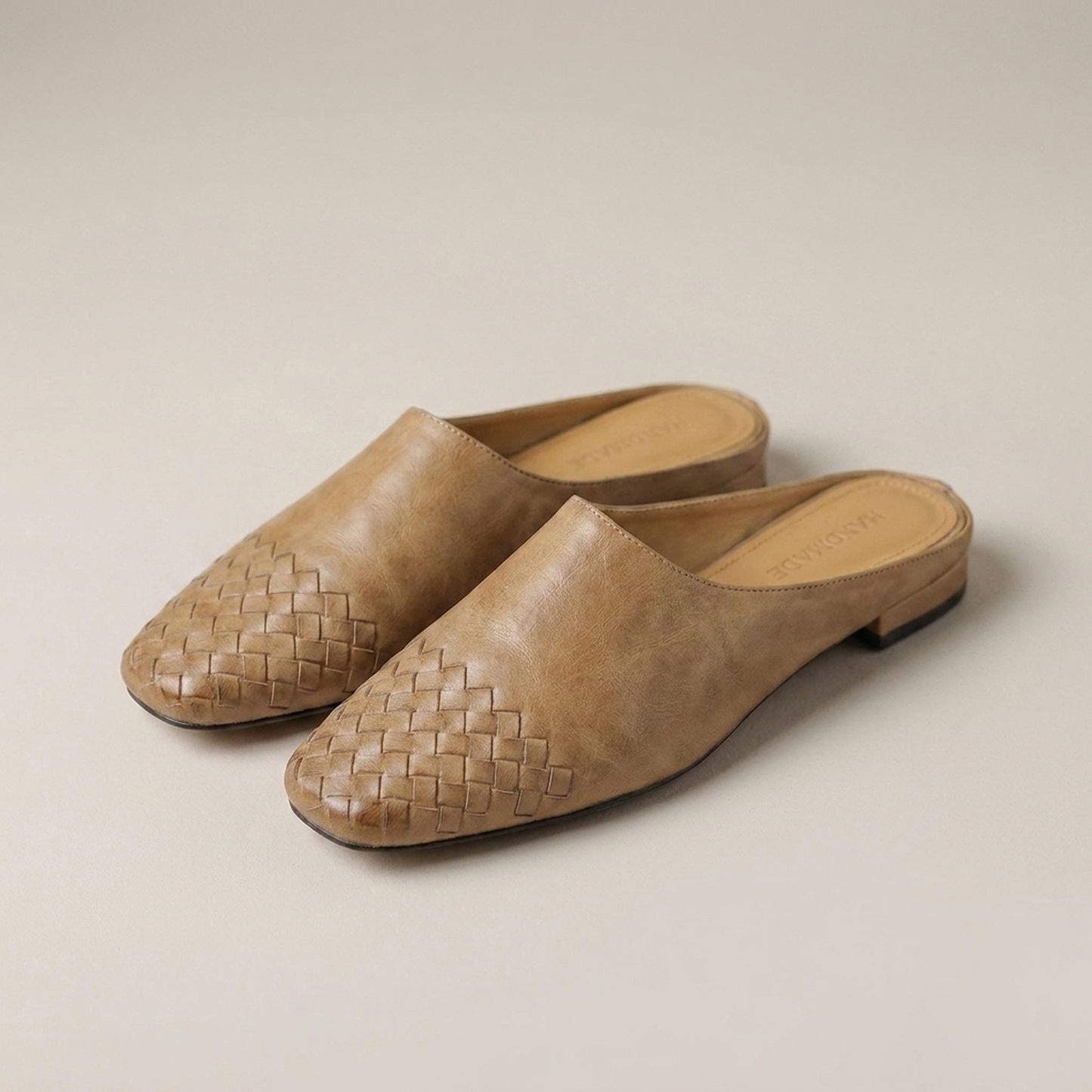 PLUXSTYLE::numise::helma-everyday-mules::closeup-detail