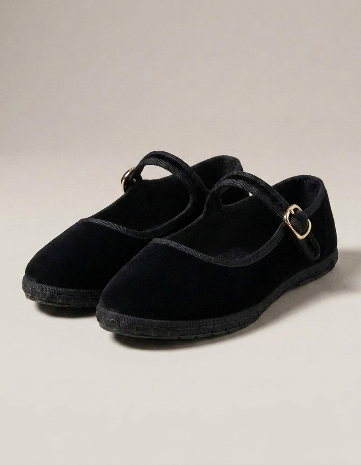 PLUXSTYLE::numise::adjustable-strap-mary-jane-footwear::closeup-detail