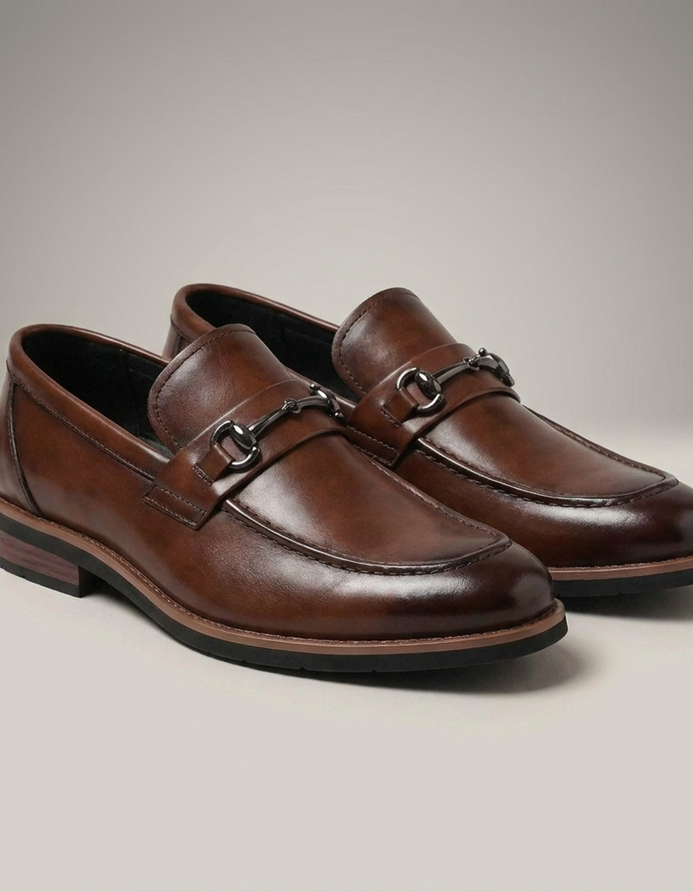 PLUXSTYLE::numise::mens-horsebit-moc-toe-loafers::closeup-detail