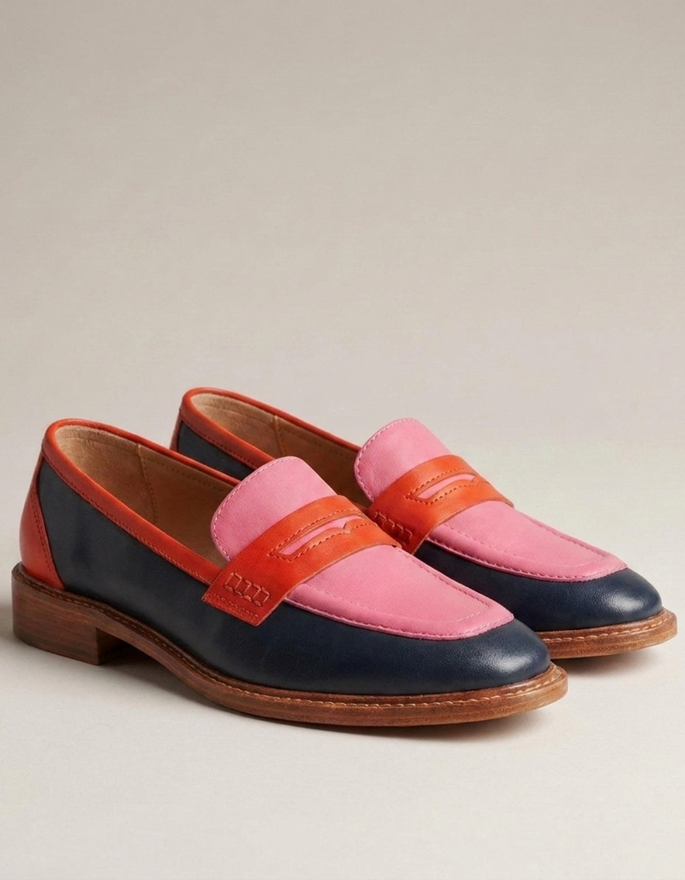 PLUXSTYLE::numise::alisette-ankle-strap-loafers::closeup-detail