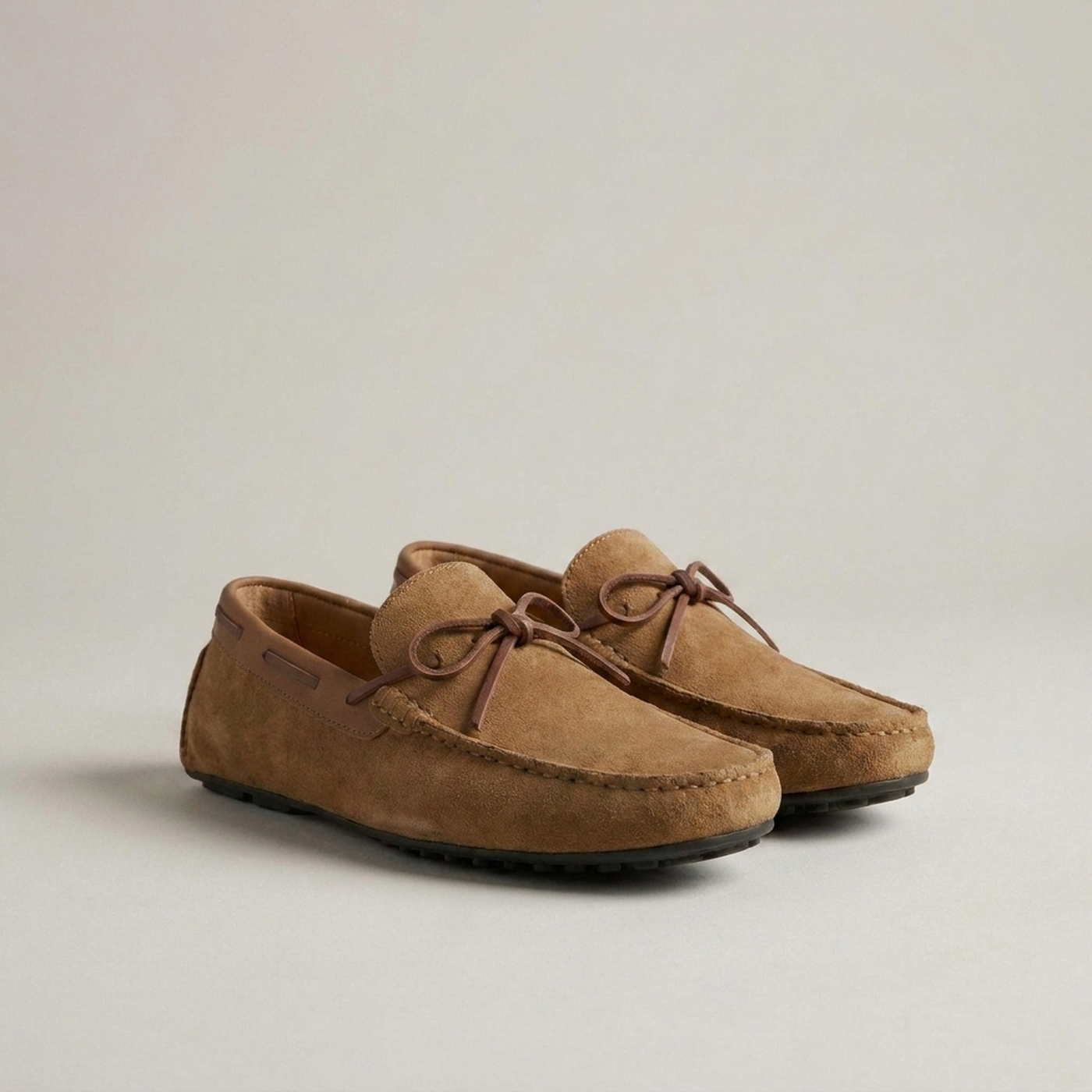PLUXSTYLE::numise::mens-bow-lace-driving-loafers::closeup-detail